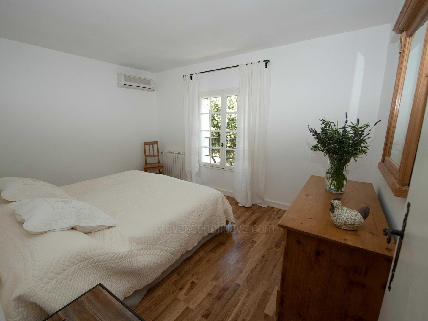 21 - Maison Lagnes: Villa: Bedroom