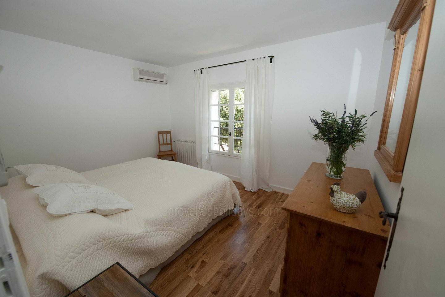 21 - Maison Lagnes: Villa: Bedroom