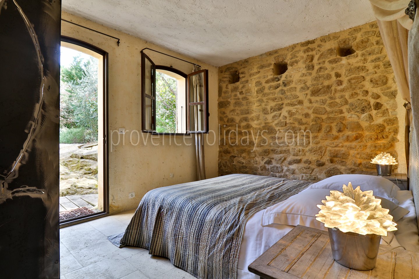 37 - Mas de Beaumes: Villa: Bedroom