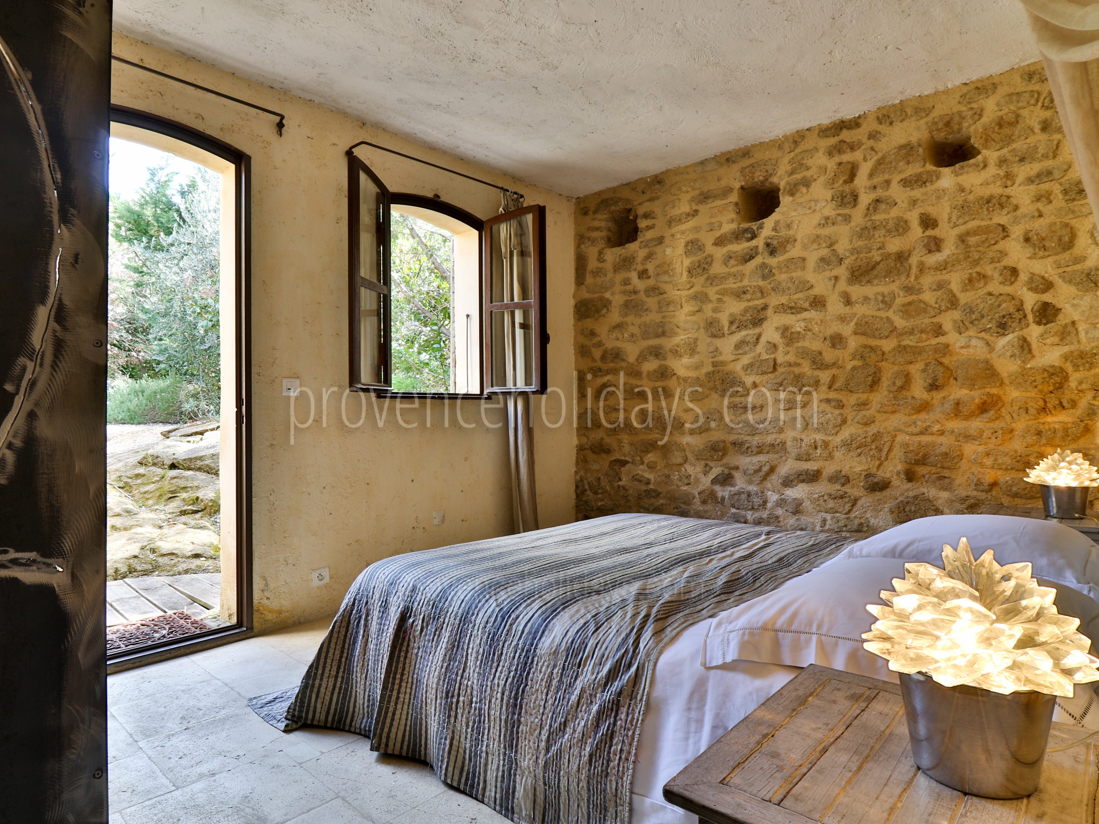 37 - Mas de Beaumes: Villa: Bedroom