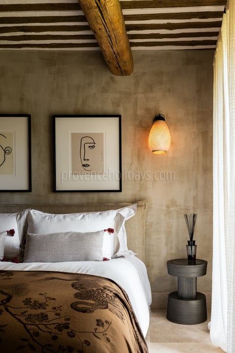 24 - La Bastide de Maussane: Villa: Bedroom