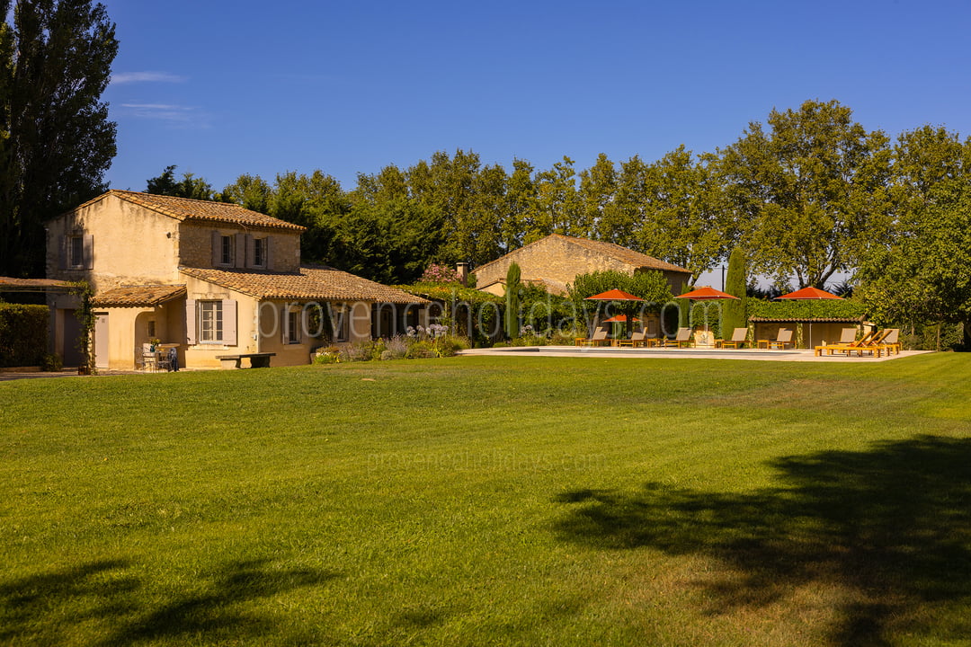 17 - Le Mas des Magnans: Villa: Exterior