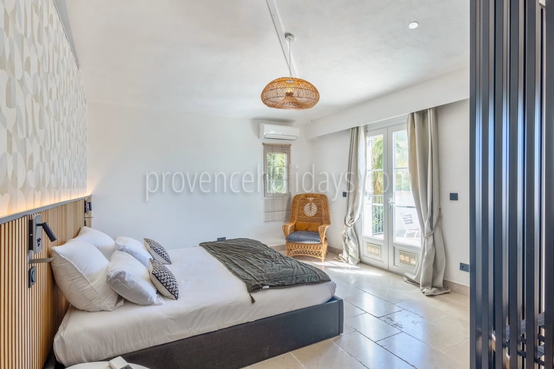 30 - Zeitgenössische Villa in Saint-Raphaël: Villa: Bedroom