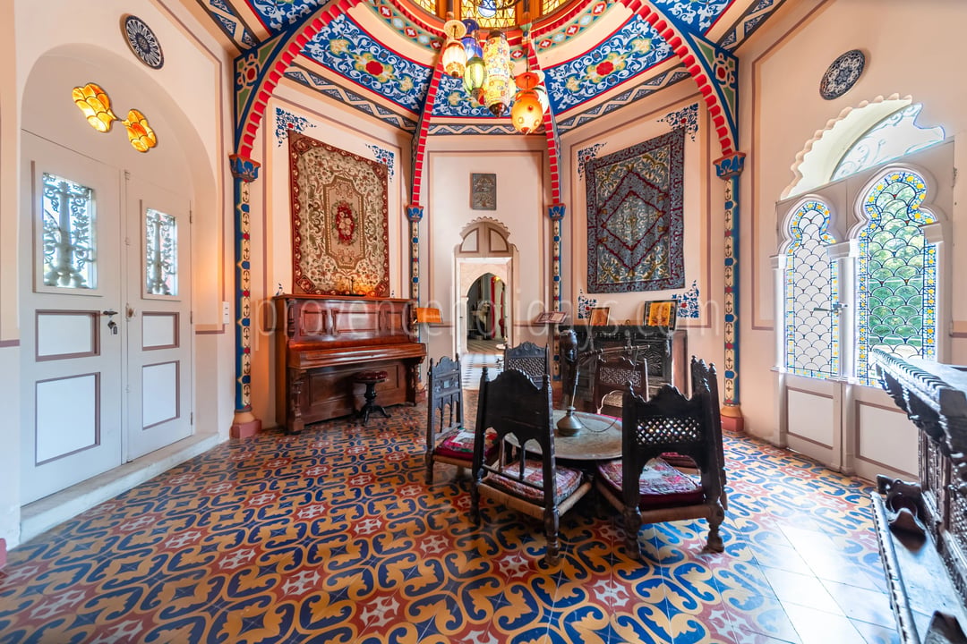 23 - Character estate in Cucuron: Villa: Interior