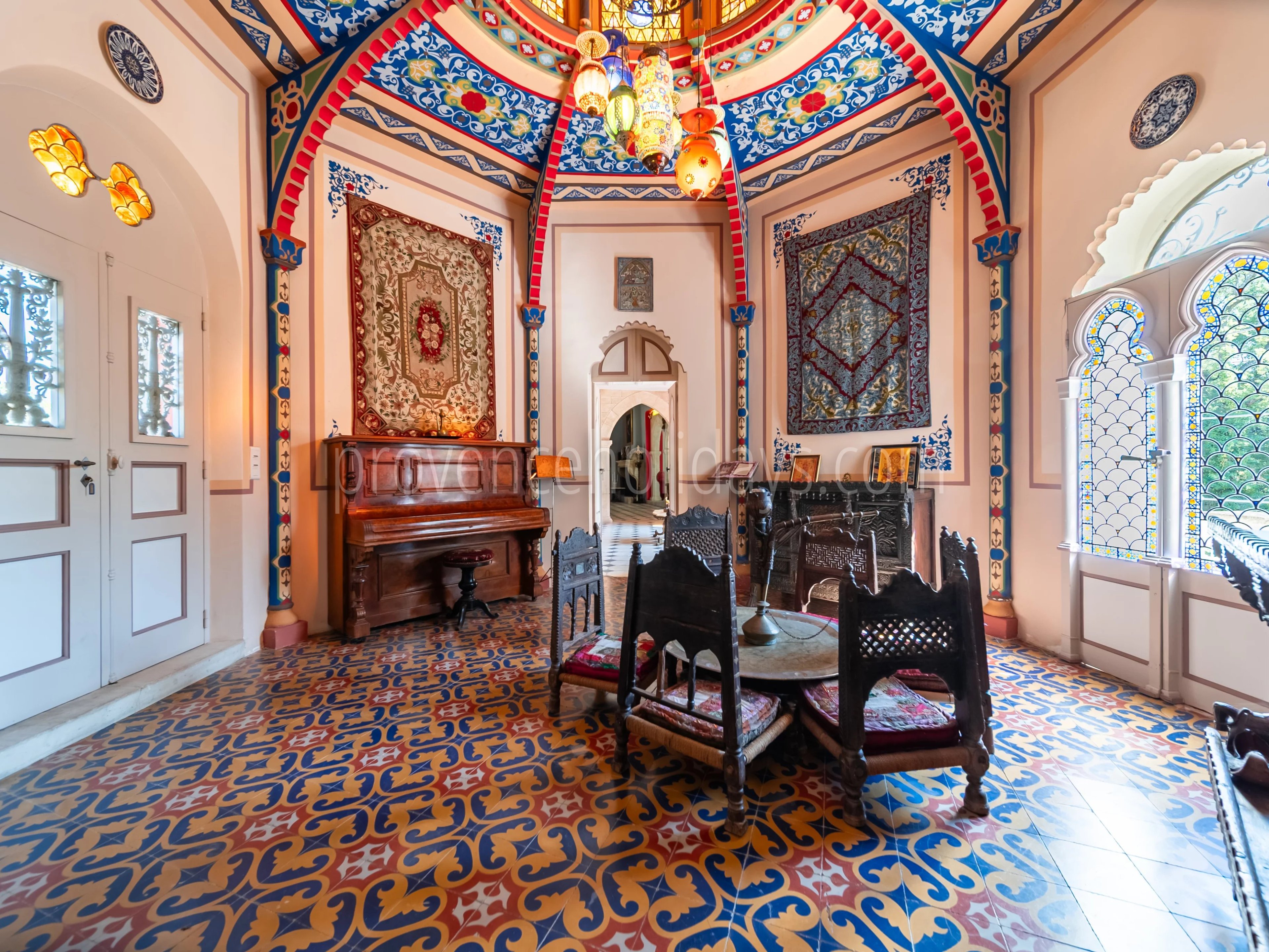 23 - Character estate in Cucuron: Villa: Interior