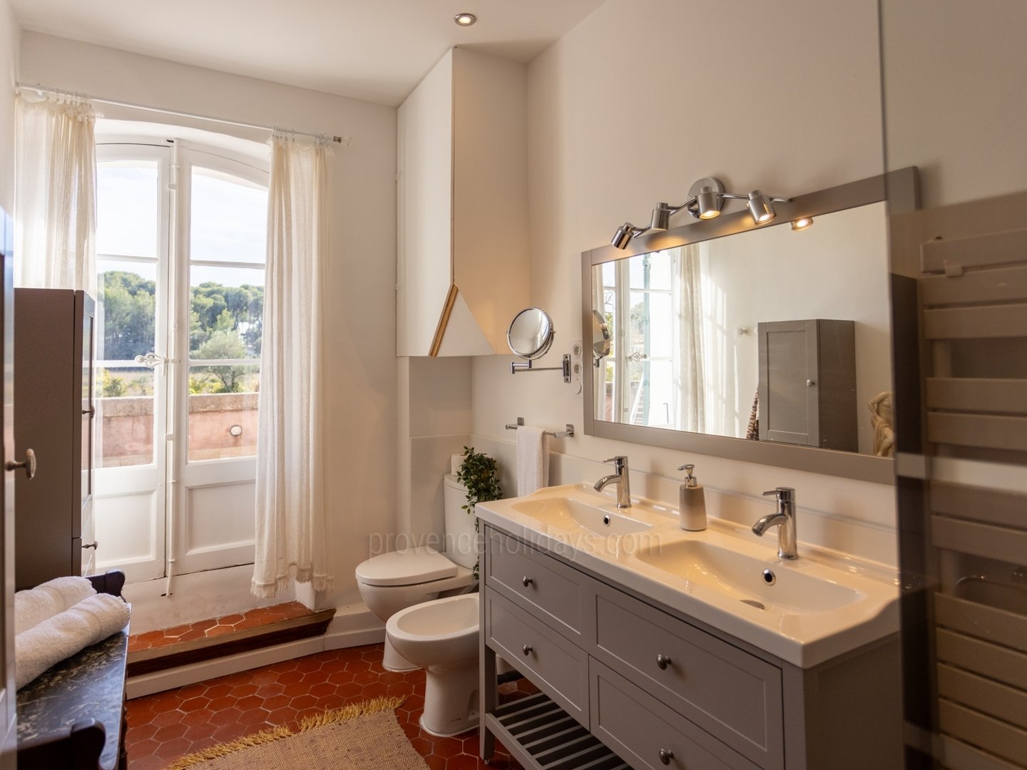 19 - Bastide Le Pradet: Villa: Bathroom
