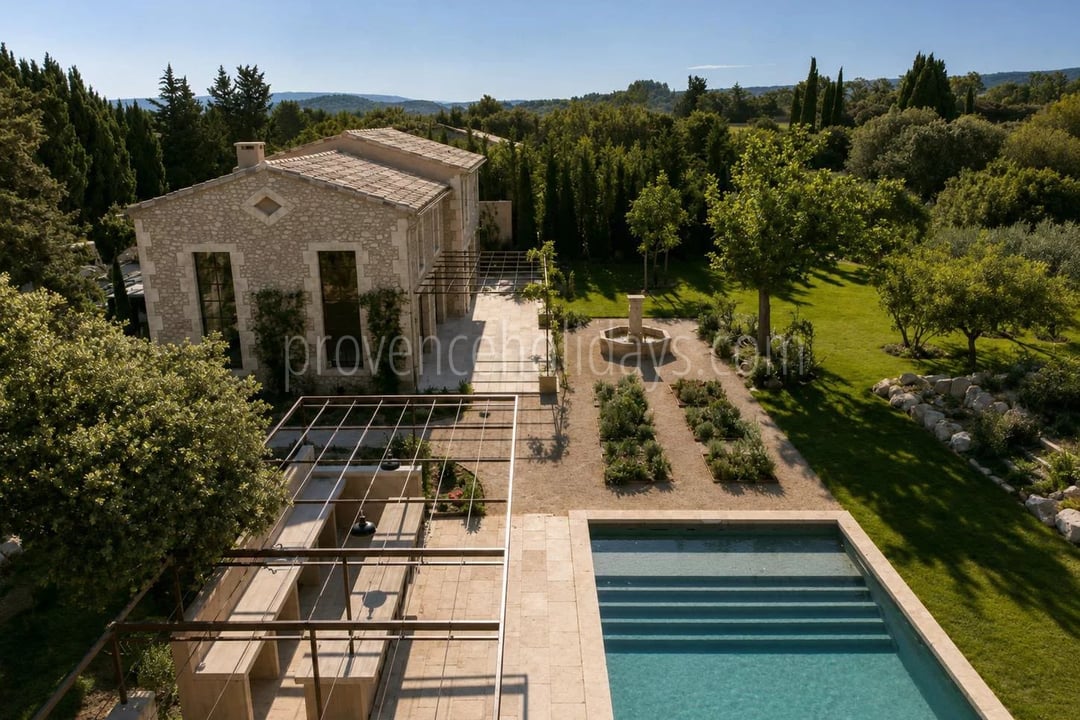 5 - Mas contemporain à Eygalières: Villa: Exterior