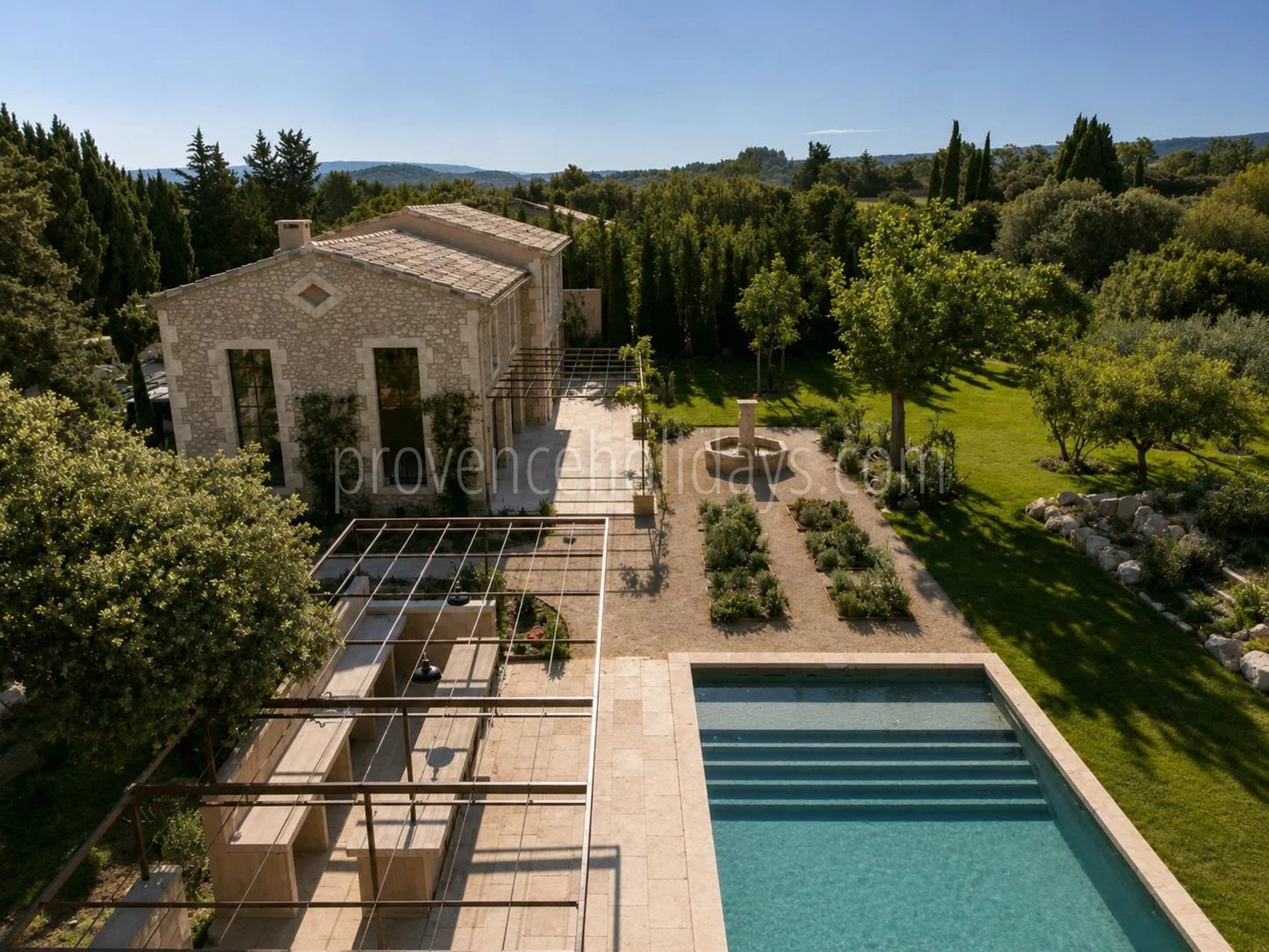 5 - Mas contemporain à Eygalières: Villa: Exterior