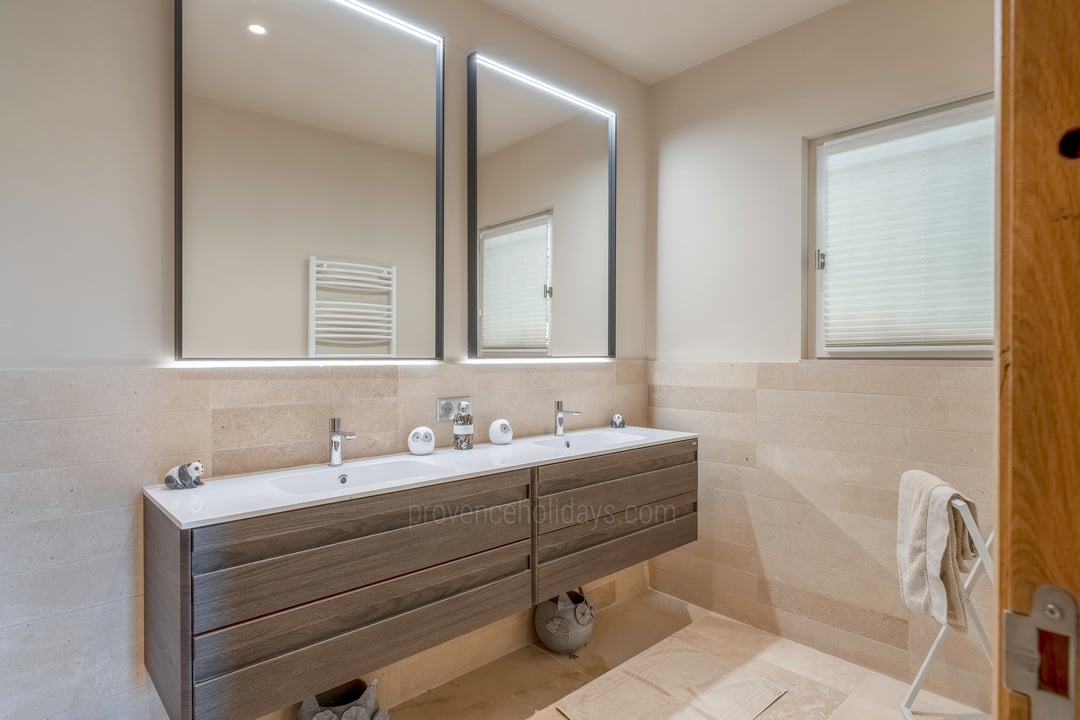 50 - Mas du Temps Suspendu: Villa: Bathroom