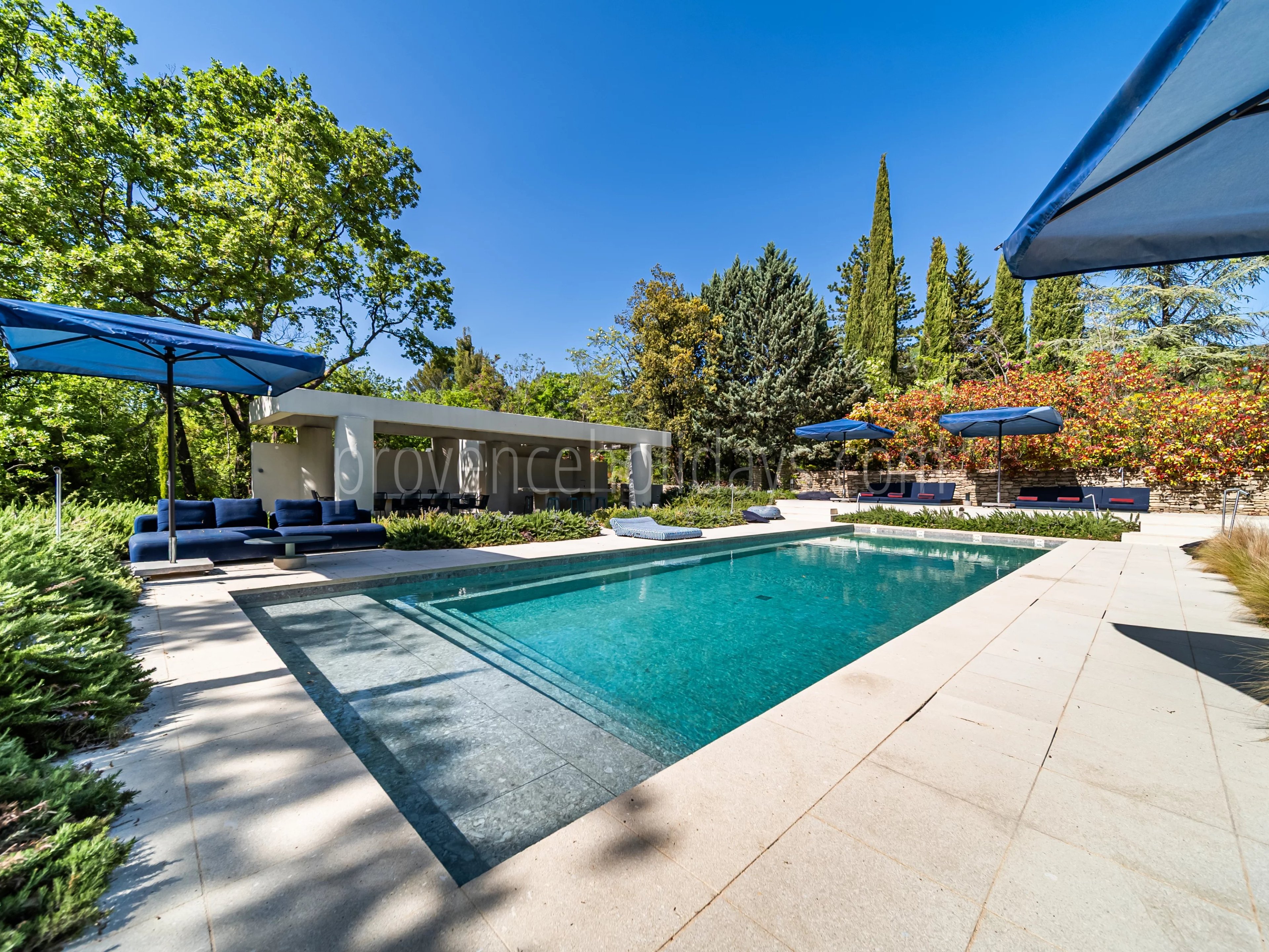 4 - Stone Property in Ménerbes: Villa: Pool