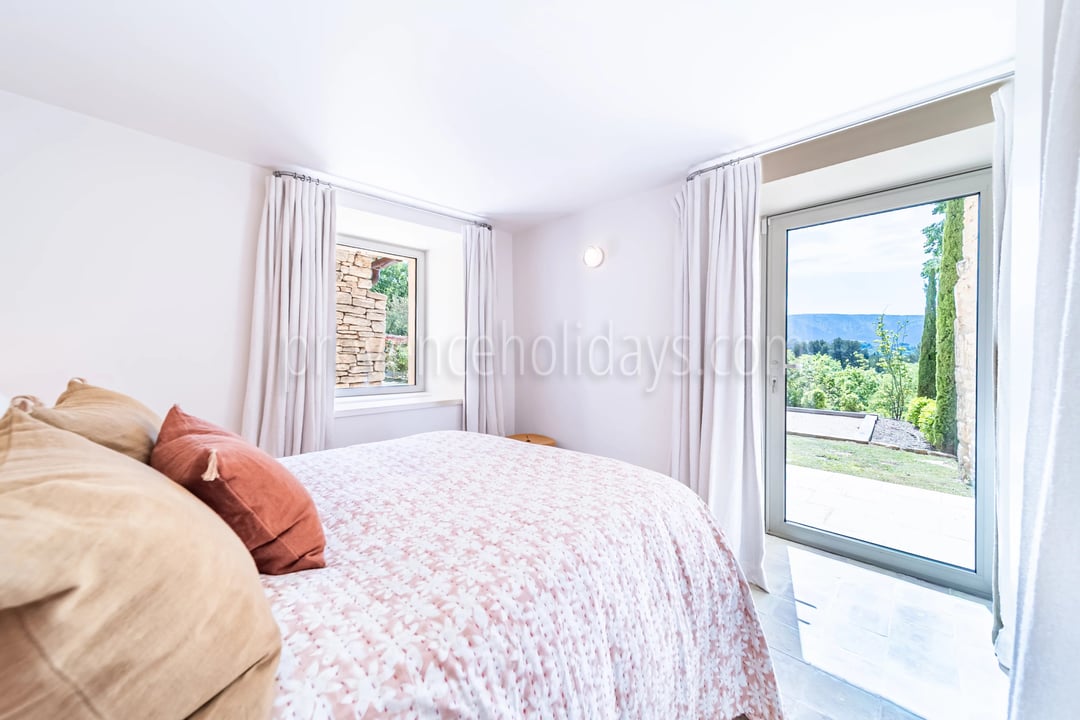 19 - Stone Property in Ménerbes: Villa: Bedroom