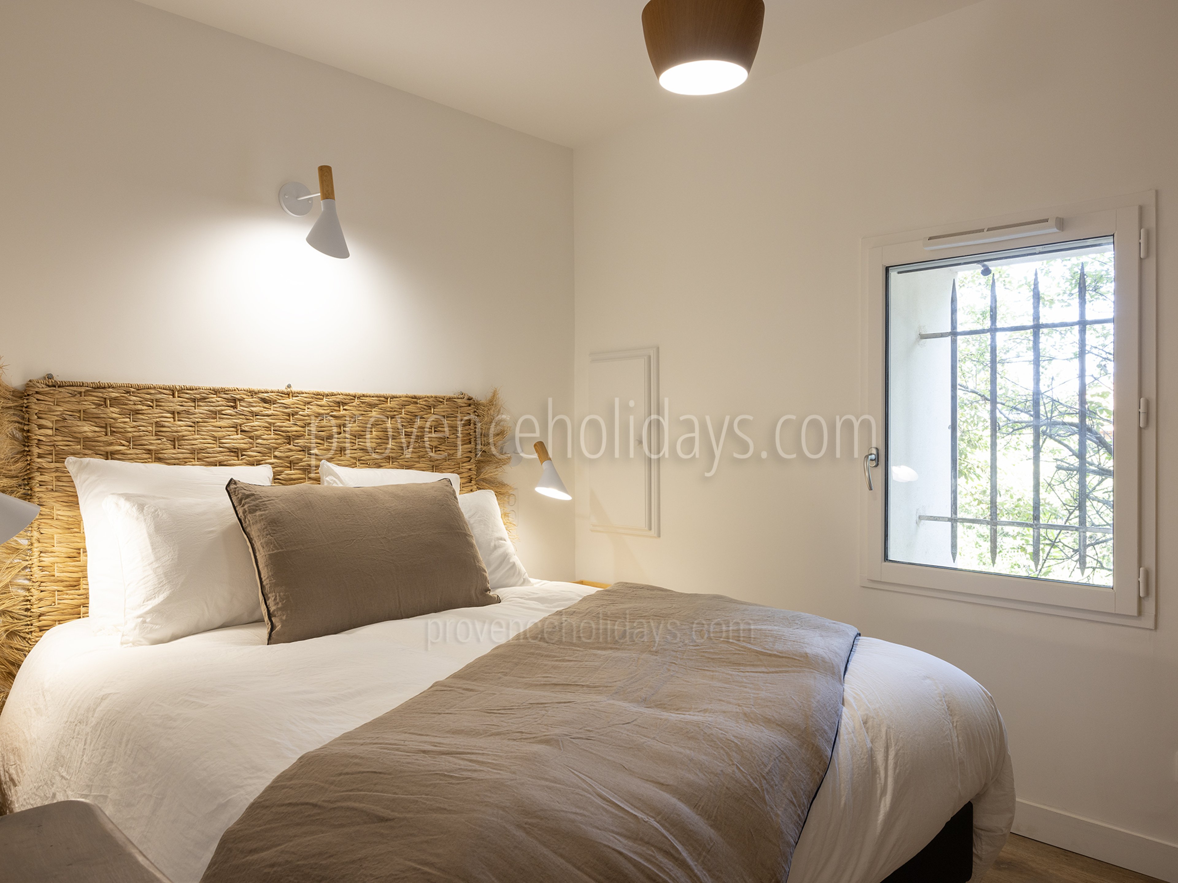 22 - Maison des Alpilles: Villa: Bedroom