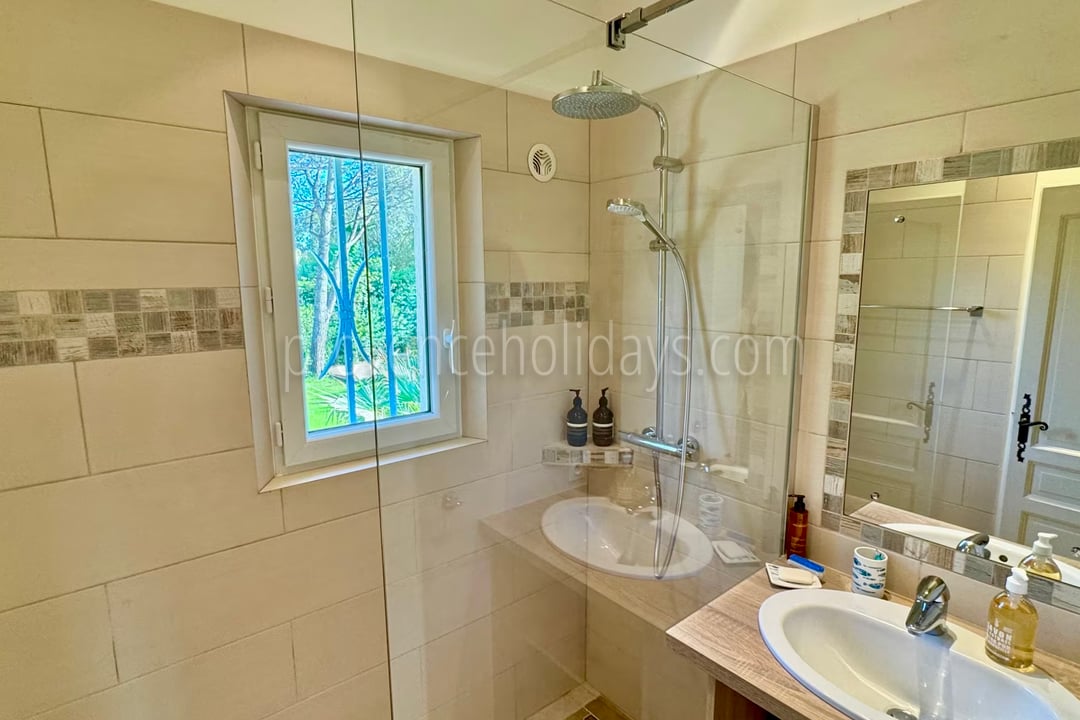 18 - Villa Gassinia: Villa: Bathroom