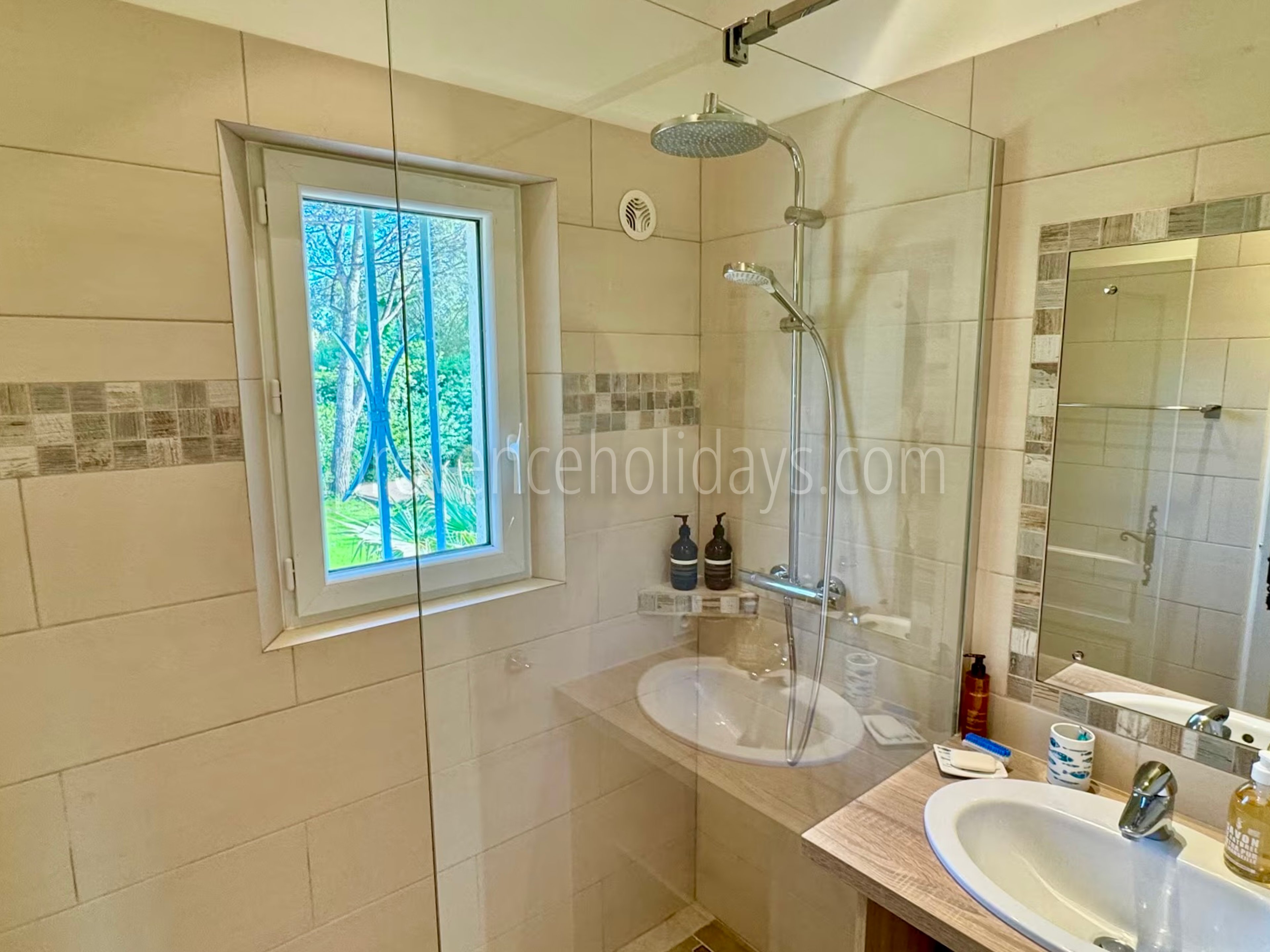18 - Villa Gassinia: Villa: Bathroom
