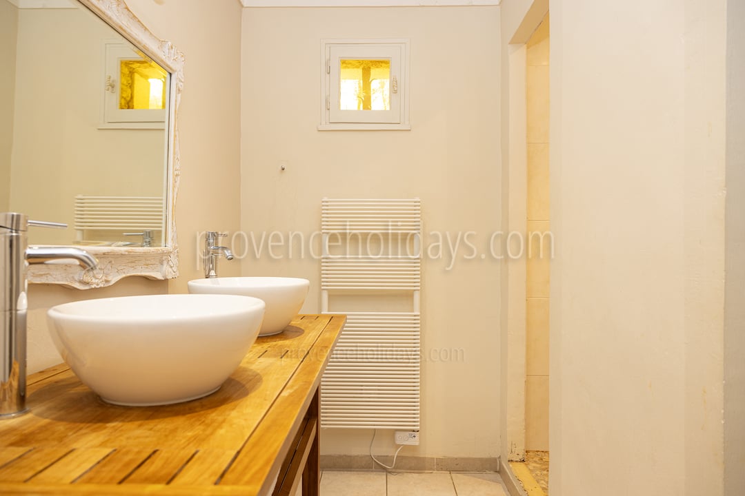 18 - Mas Heyrauds: Villa: Bathroom