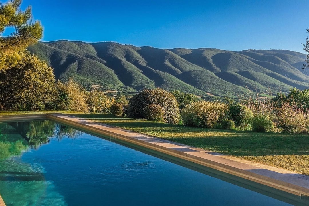 Modernes Haus mit atemberaubender Aussicht auf den Luberon