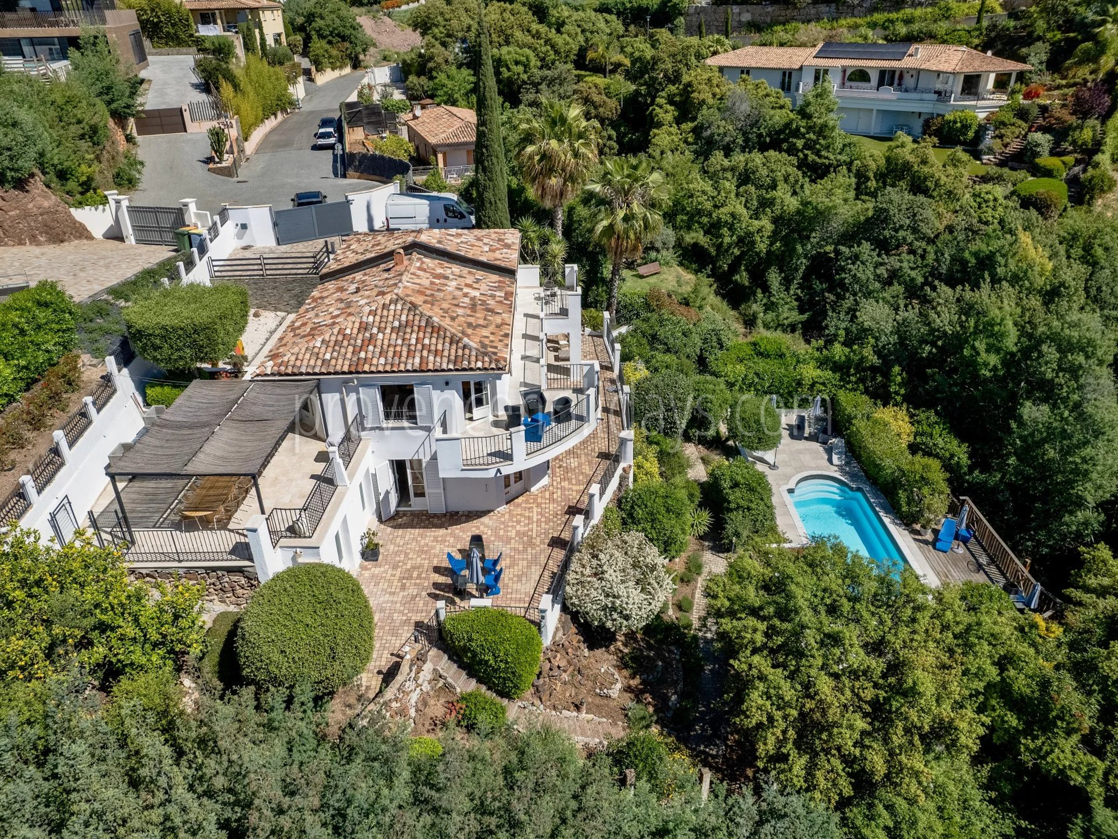23 - Zeitgenössische Villa in Saint-Raphaël: Villa: Exterior