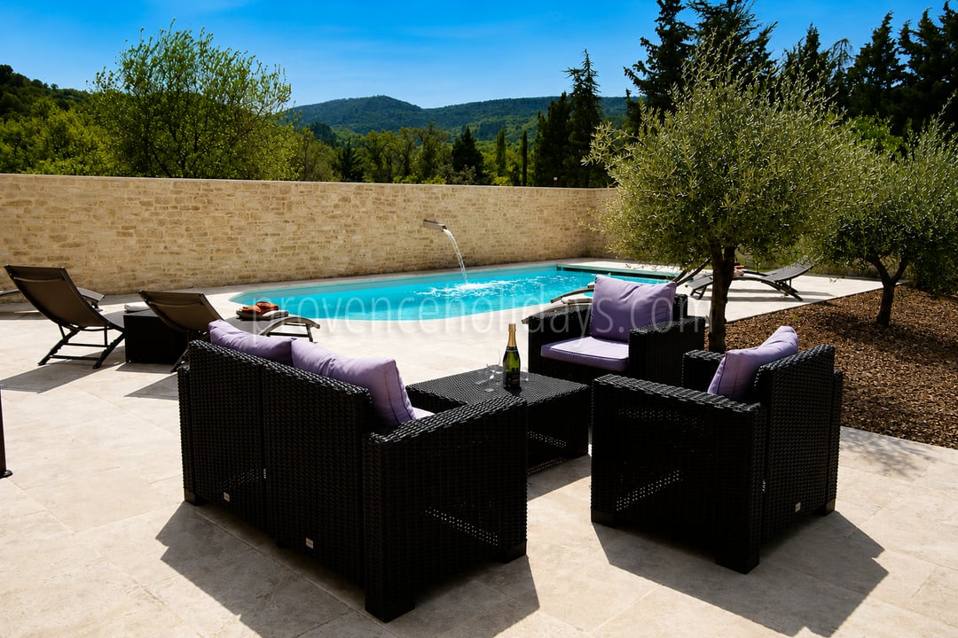 2 - Villa met verwarmd zwembad en uitzicht op de Luberon: Villa: Pool