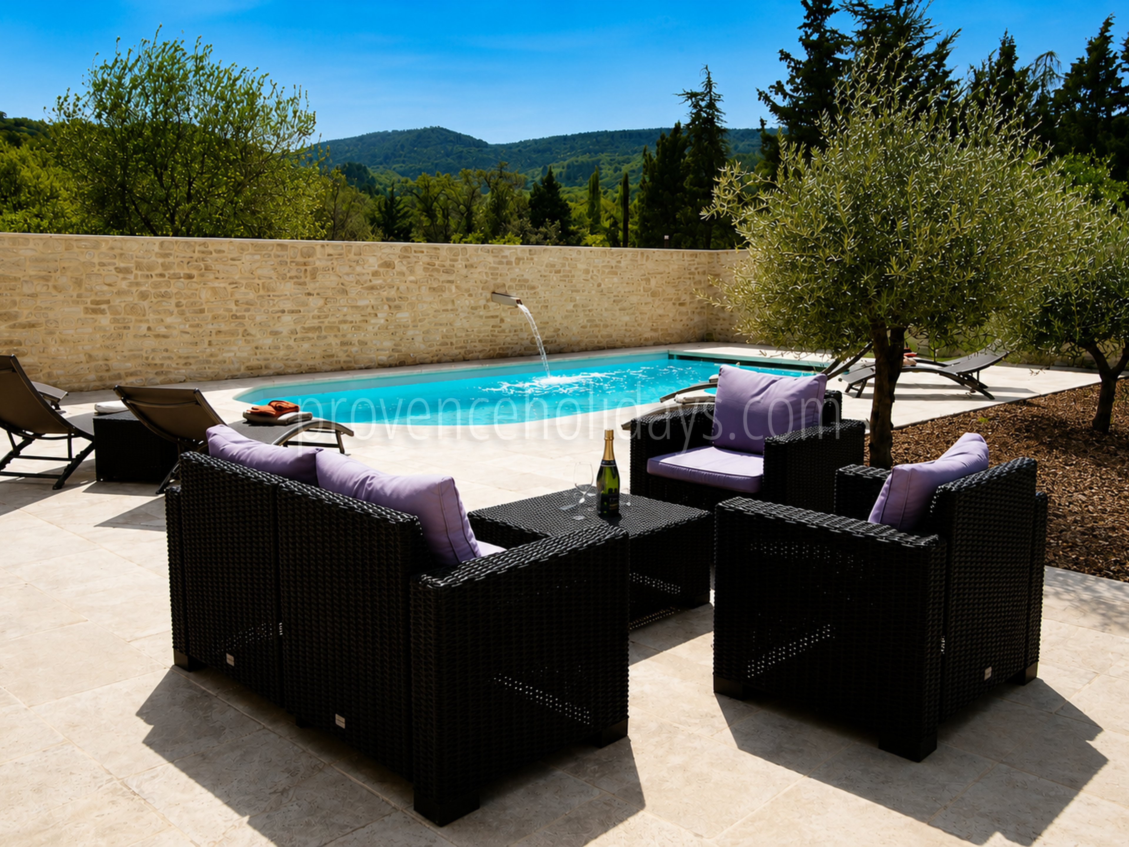 2 - Villa met verwarmd zwembad en uitzicht op de Luberon: Villa: Pool