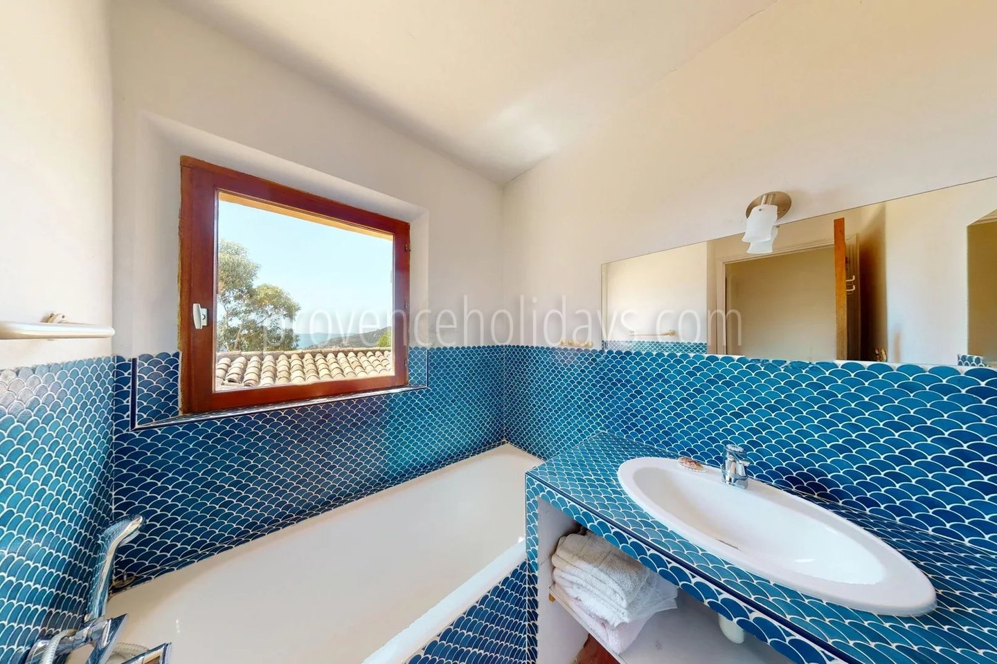14 - Villa à rénover à Rayol-Canadel-sur-Mer: Villa: Bathroom