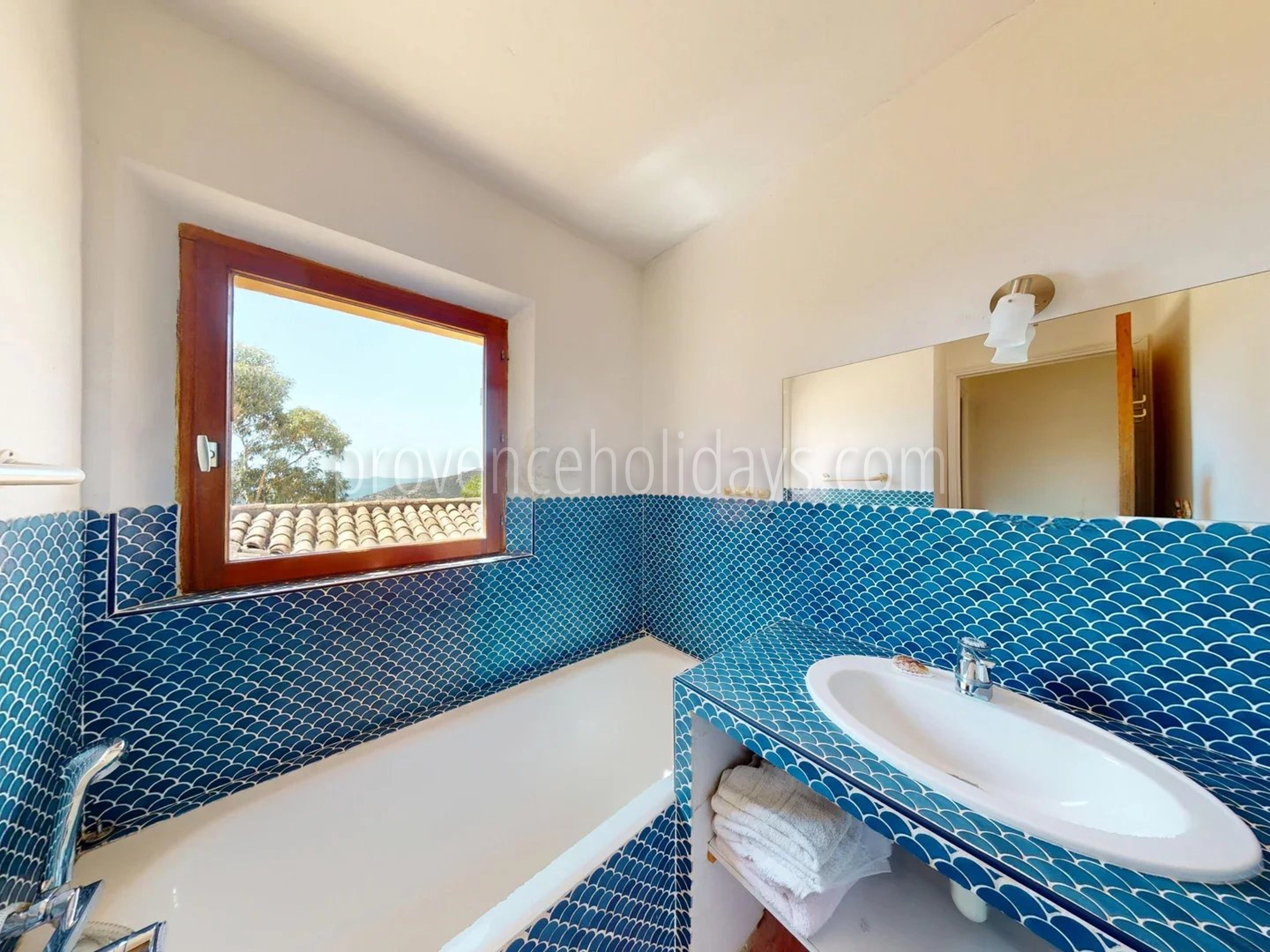 14 - Te renoveren villa in Rayol-Canadel-sur-Mer: Villa: Bathroom