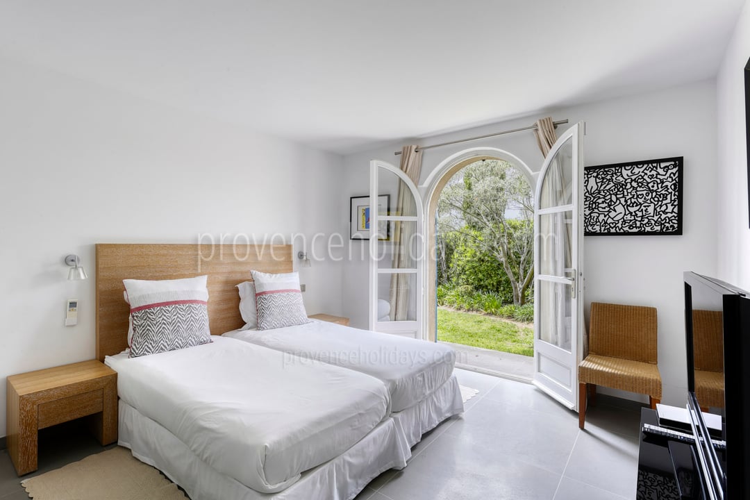 5 - Manoir Azuréen: Villa: Bedroom