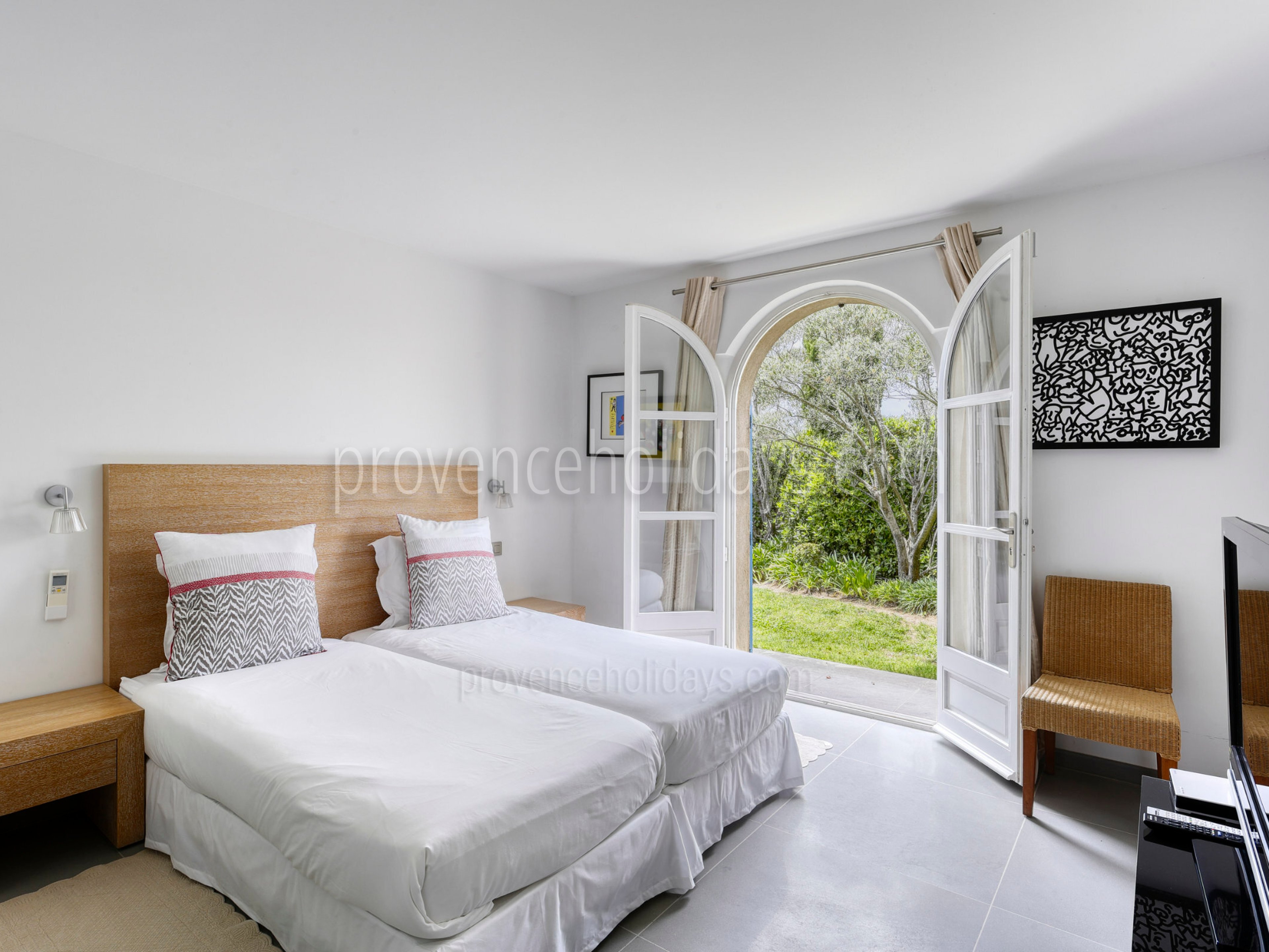 5 - Manoir Azuréen: Villa: Bedroom