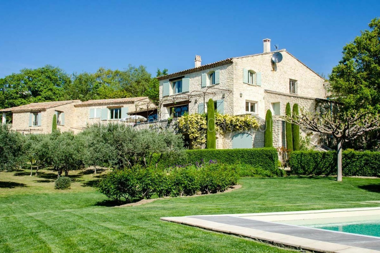 12 - Le Mas de Gordes: Villa: Exterior