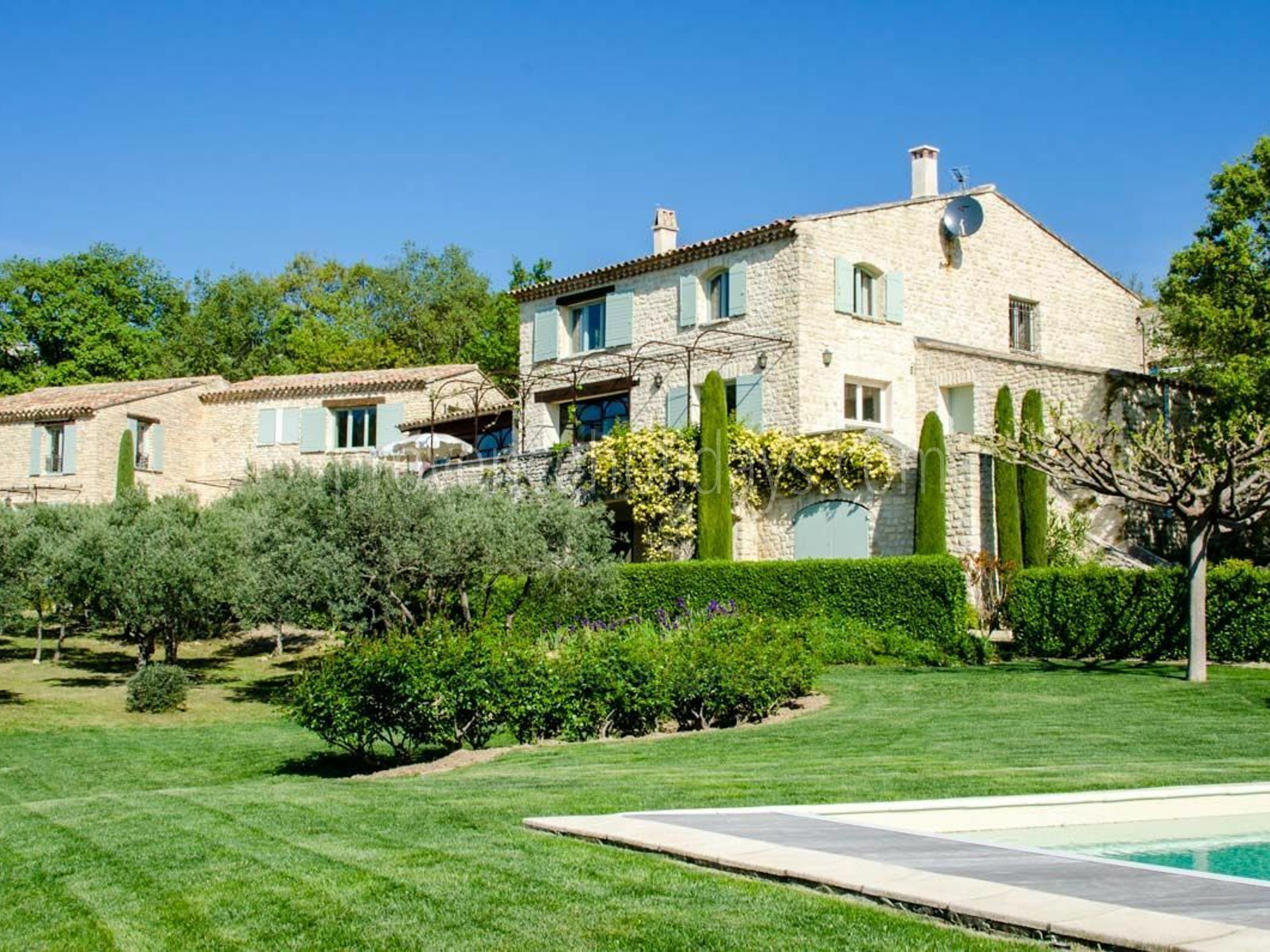 12 - Le Mas de Gordes: Villa: Exterior