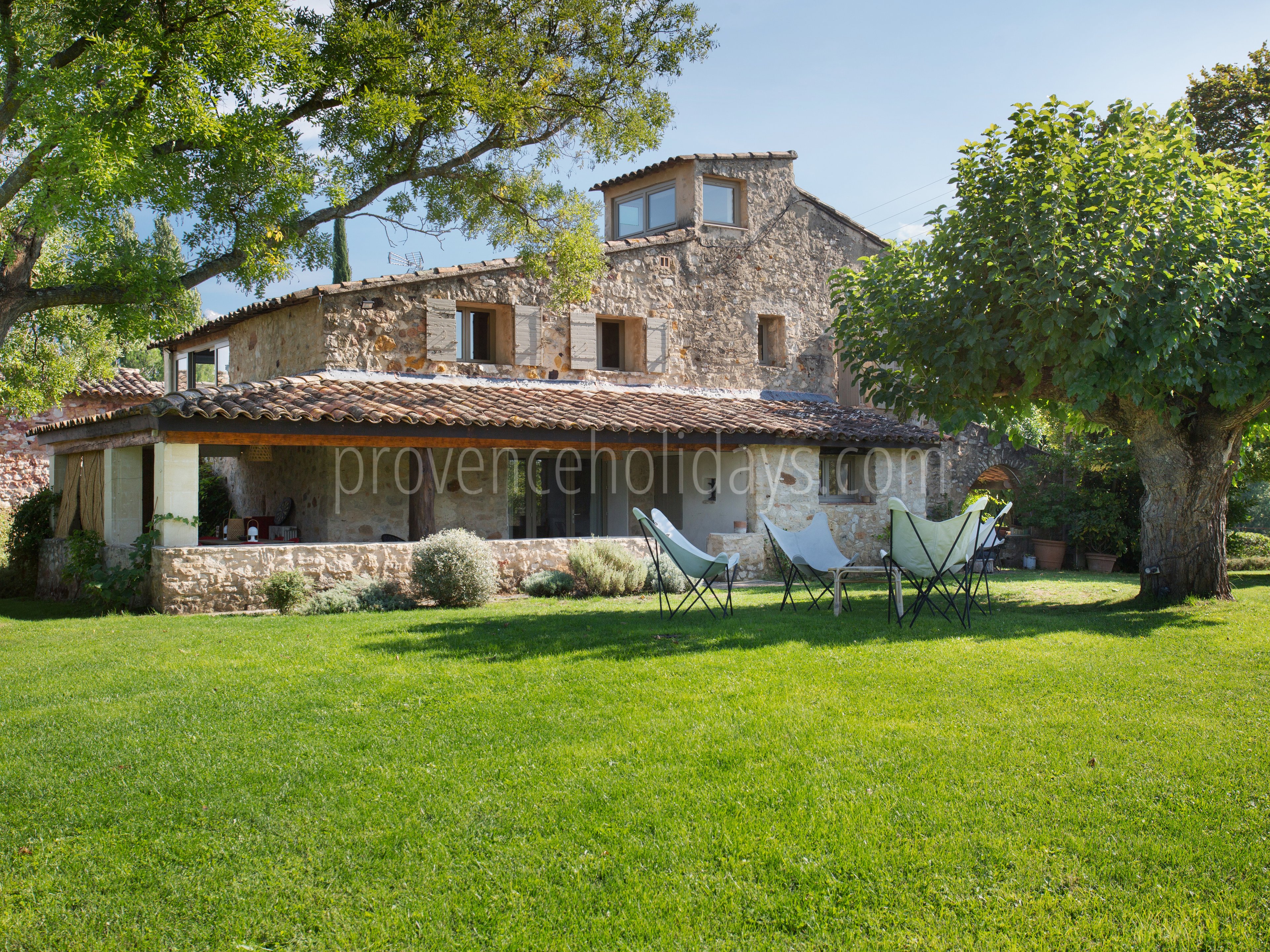 64 - Le Hameau de Goult: Villa: Exterior