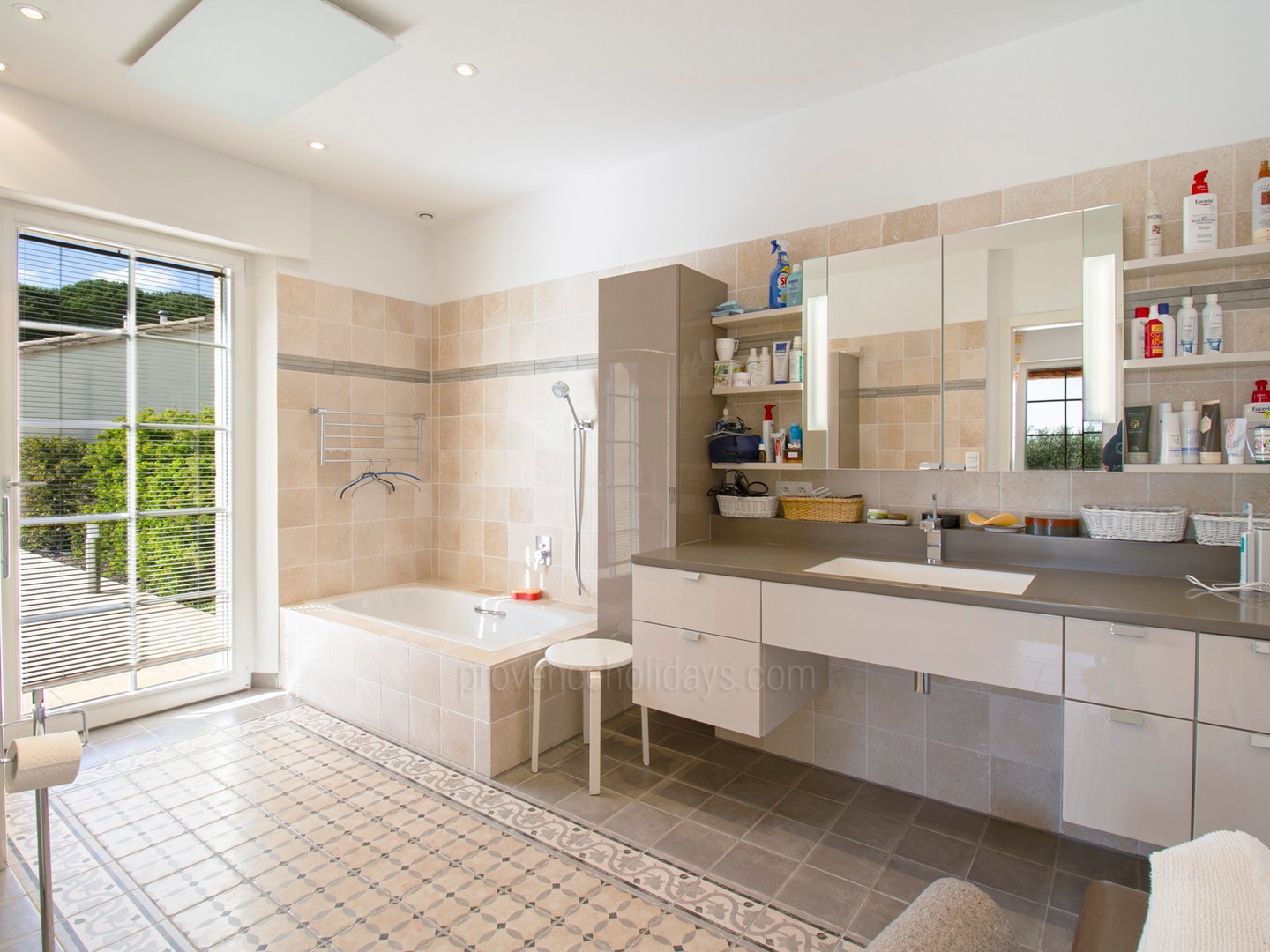 8 - Mas Grandchamp: Villa: Bathroom