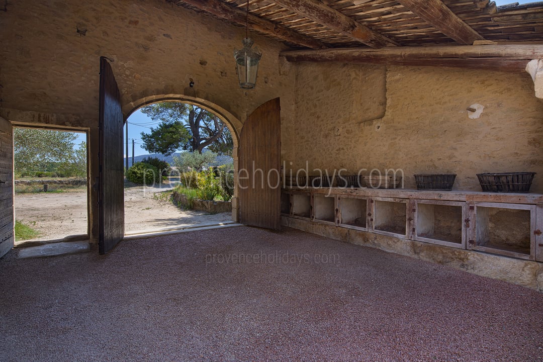 18 - Mas Robion: Villa: Exterior