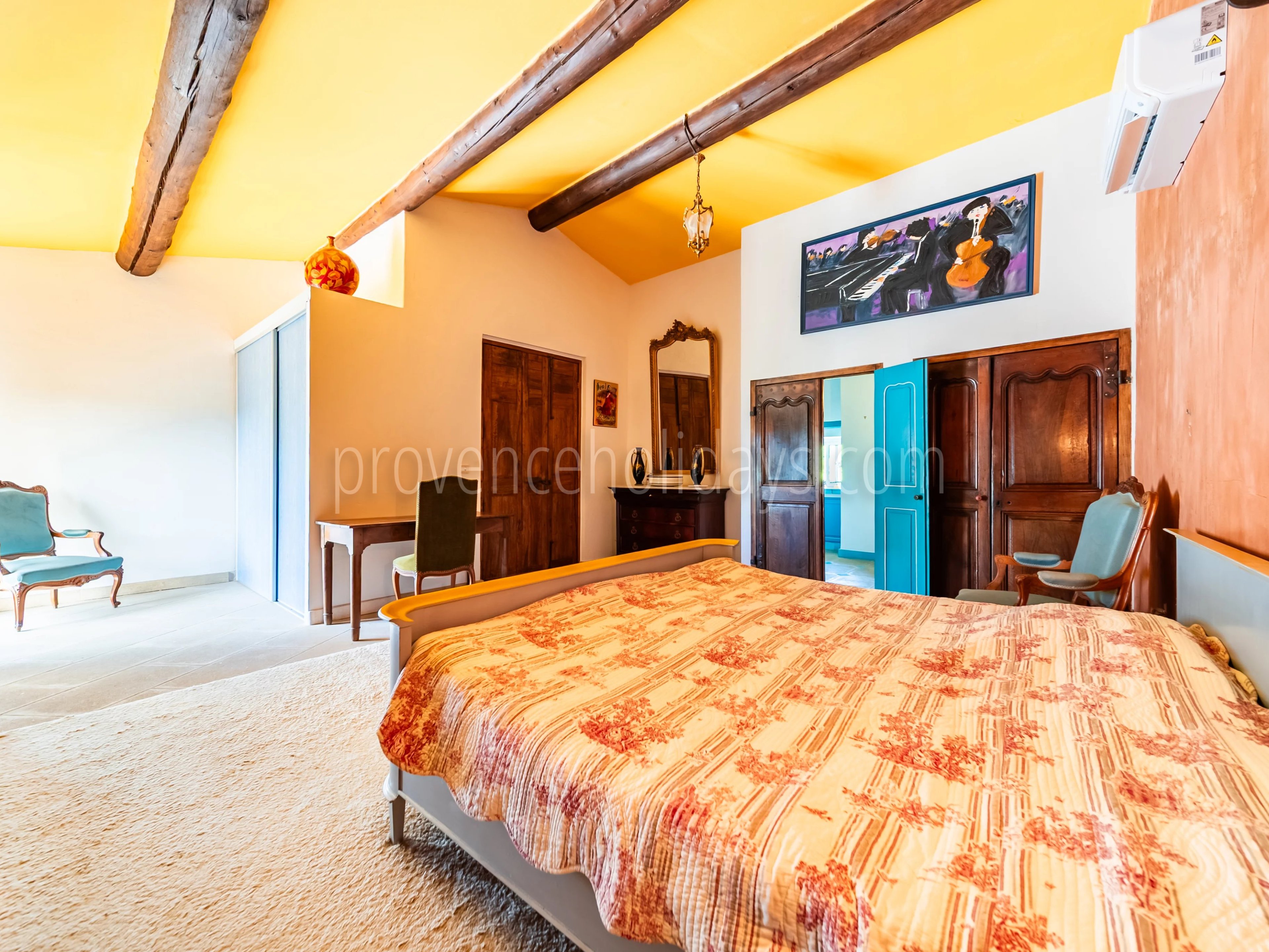 13 - Characterful mas in Bonnieux: Villa: Bedroom
