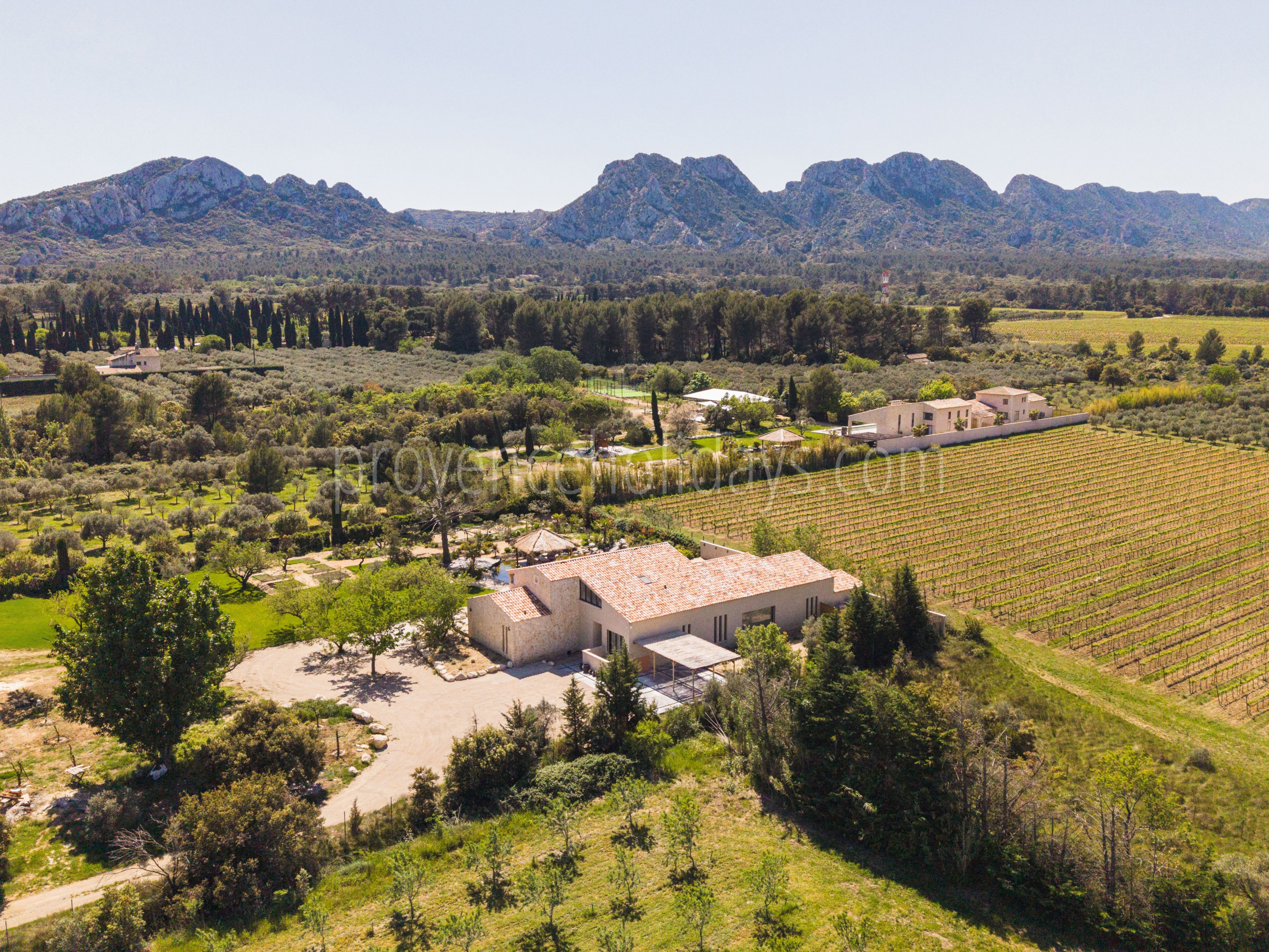 26 - Les Jardins des Alpilles: Villa: Exterior
