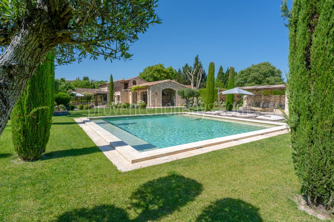 24 - Mas de la Calade: Villa: Pool