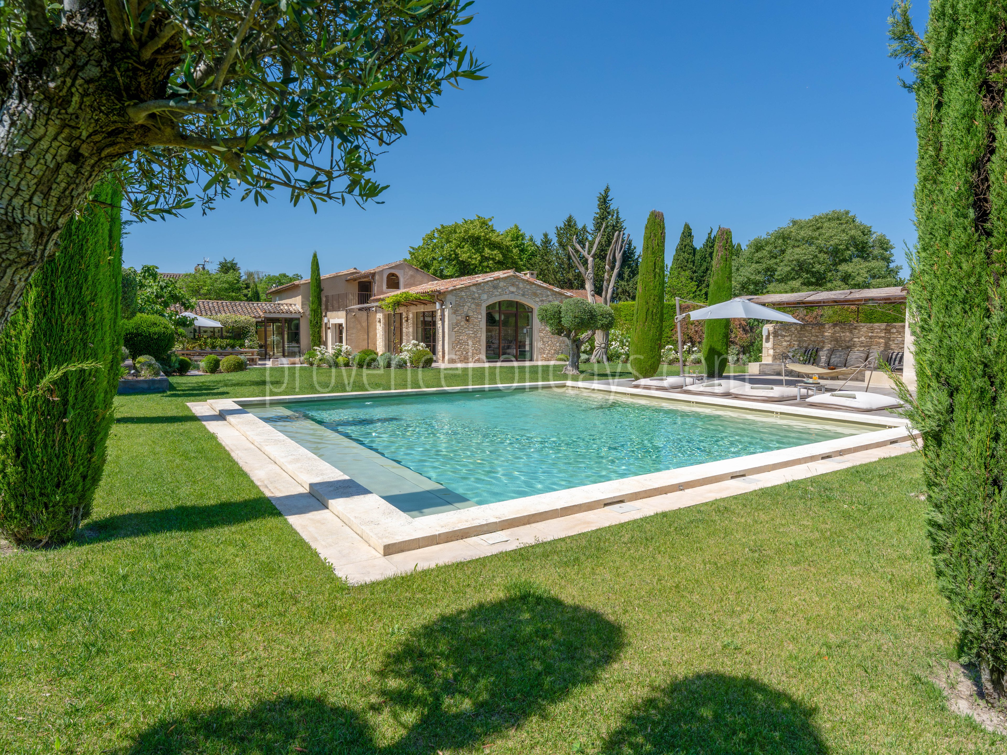 24 - Mas de la Calade: Villa: Pool