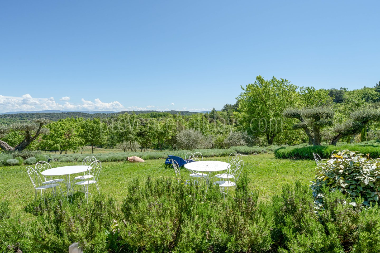 19 - Bastide des Chênes: Villa: Exterior