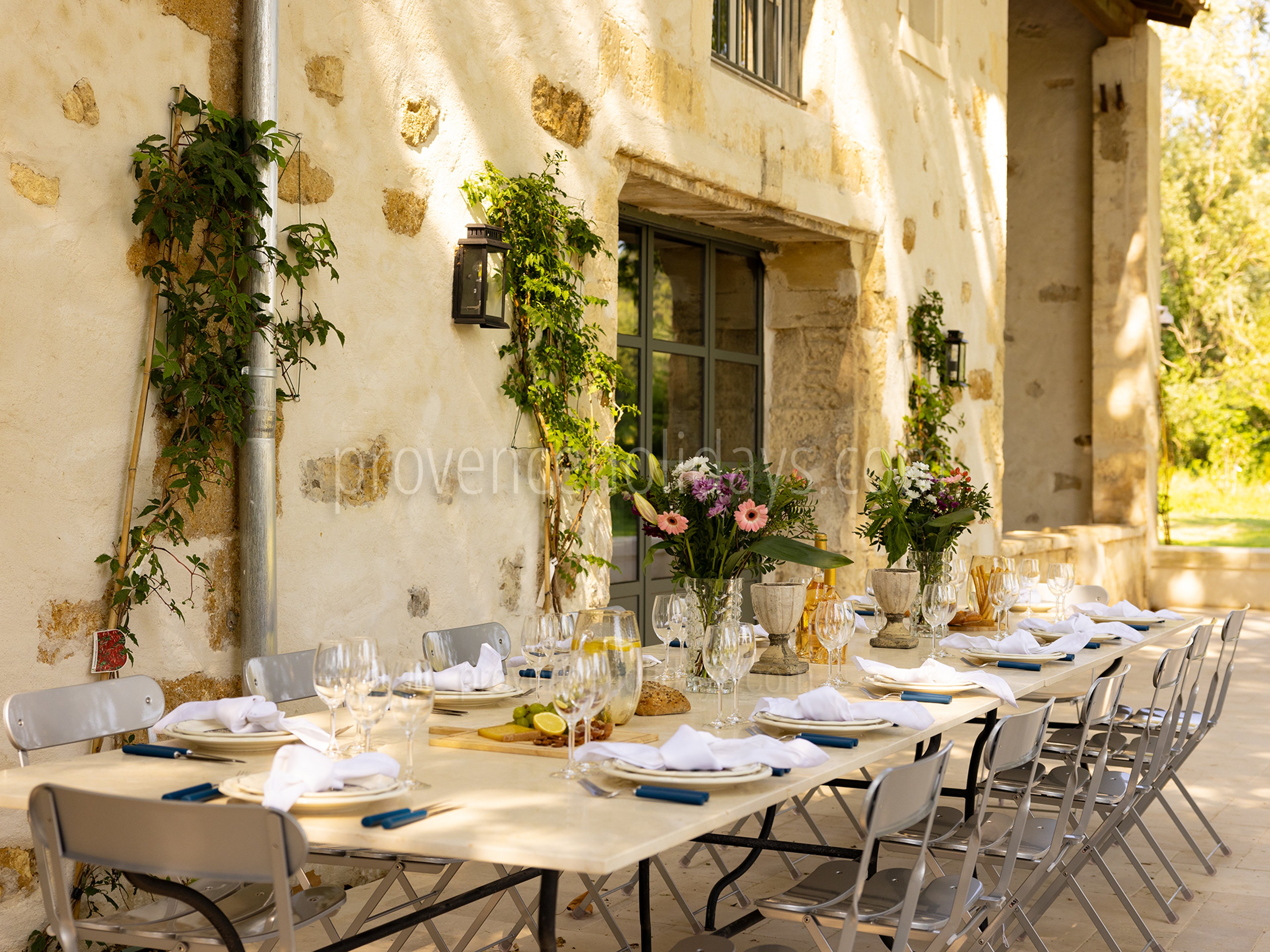 22 - Bastide Mouriès: Villa: Exterior
