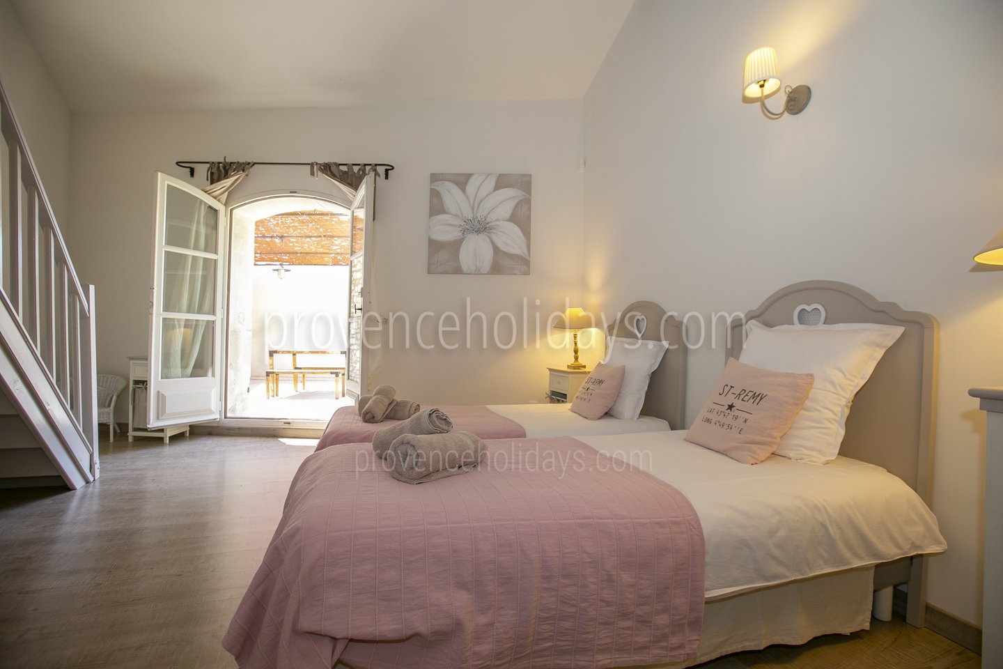 26 - Les Oliviers: Villa: Bedroom - 1 Room with  2 twins (90x200) and can be converted into 1 king