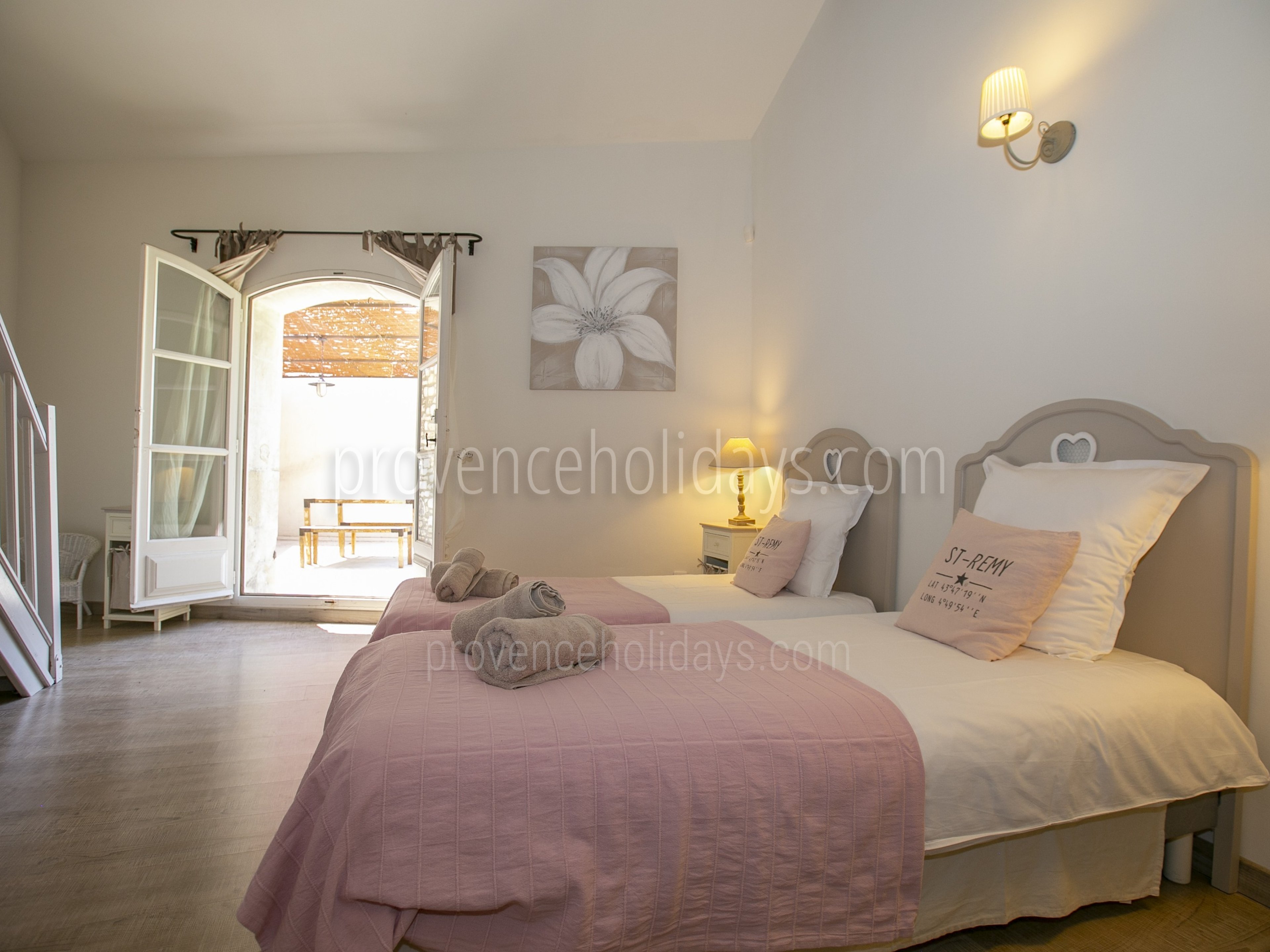 26 - Les Oliviers: Villa: Bedroom - 1 Room with  2 twins (90x200) and can be converted into 1 king