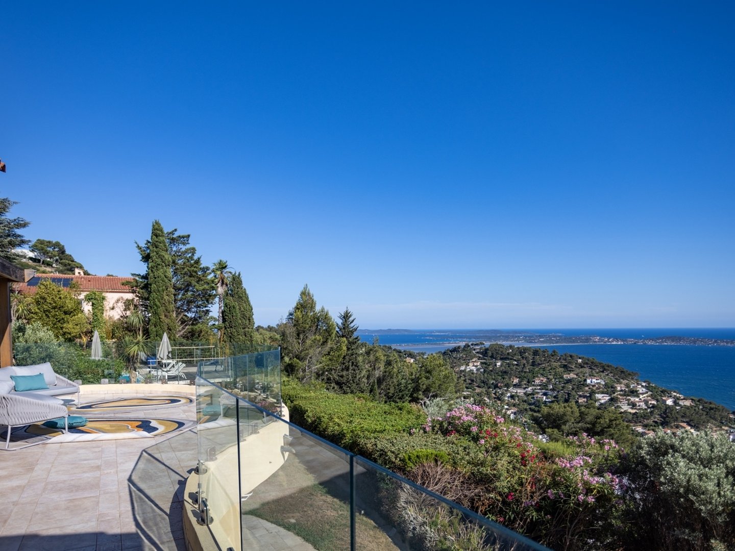 13 - La Villa du Var: Villa: Exterior