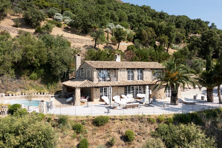 Landhaus inmitten der Natur und am Golf von Saint-Tropez gelegen.