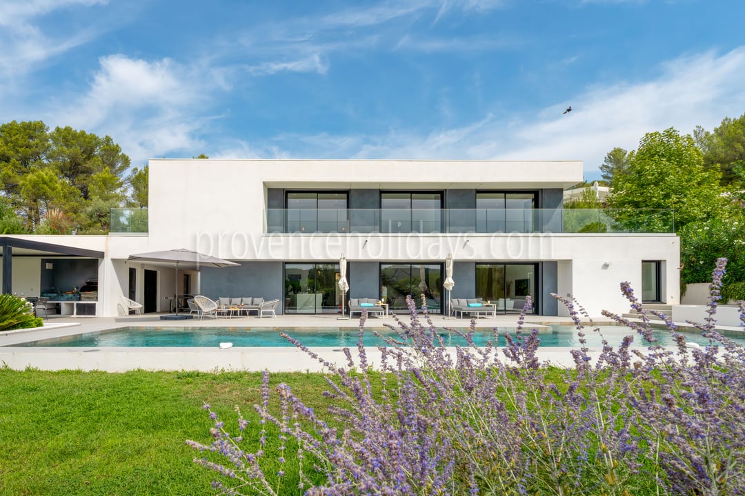 4 - Villa Calishia: Villa: Exterior
