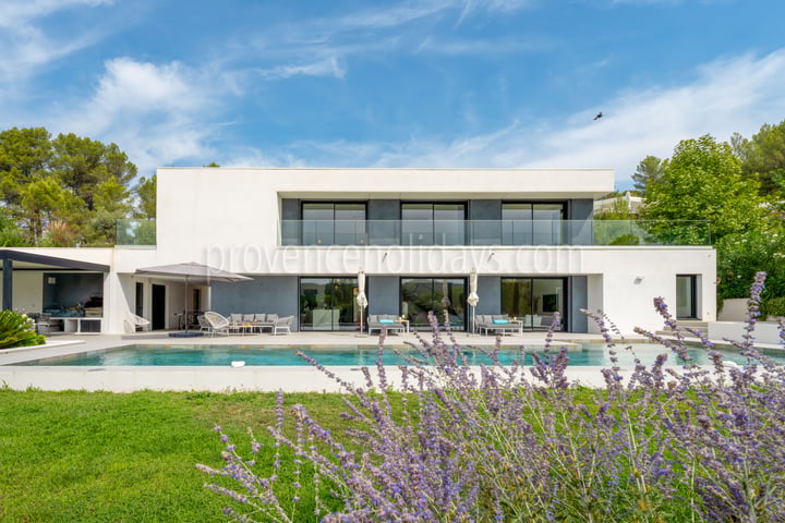 4 - Villa Calishia: Villa: Exterior