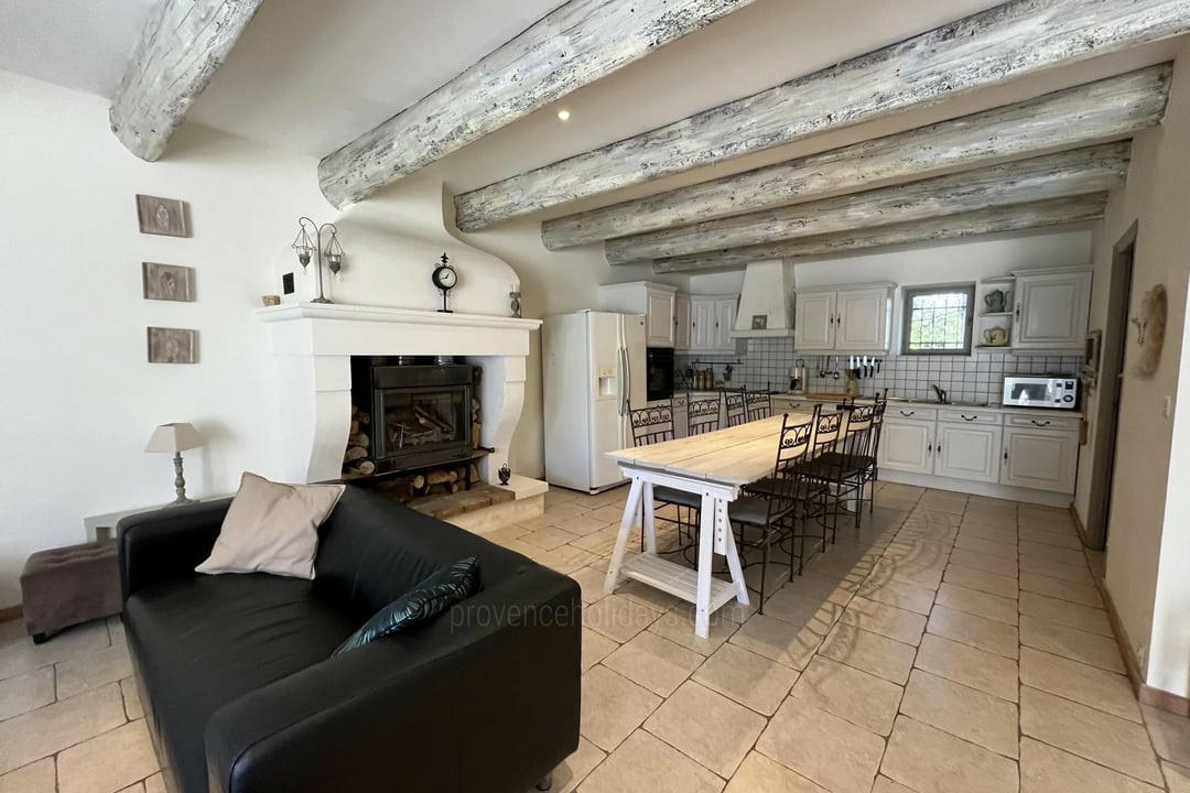 19th-century stone farmhouse for sale with swimming pool and outbuildings in Cabannes Mas des Courses - 2