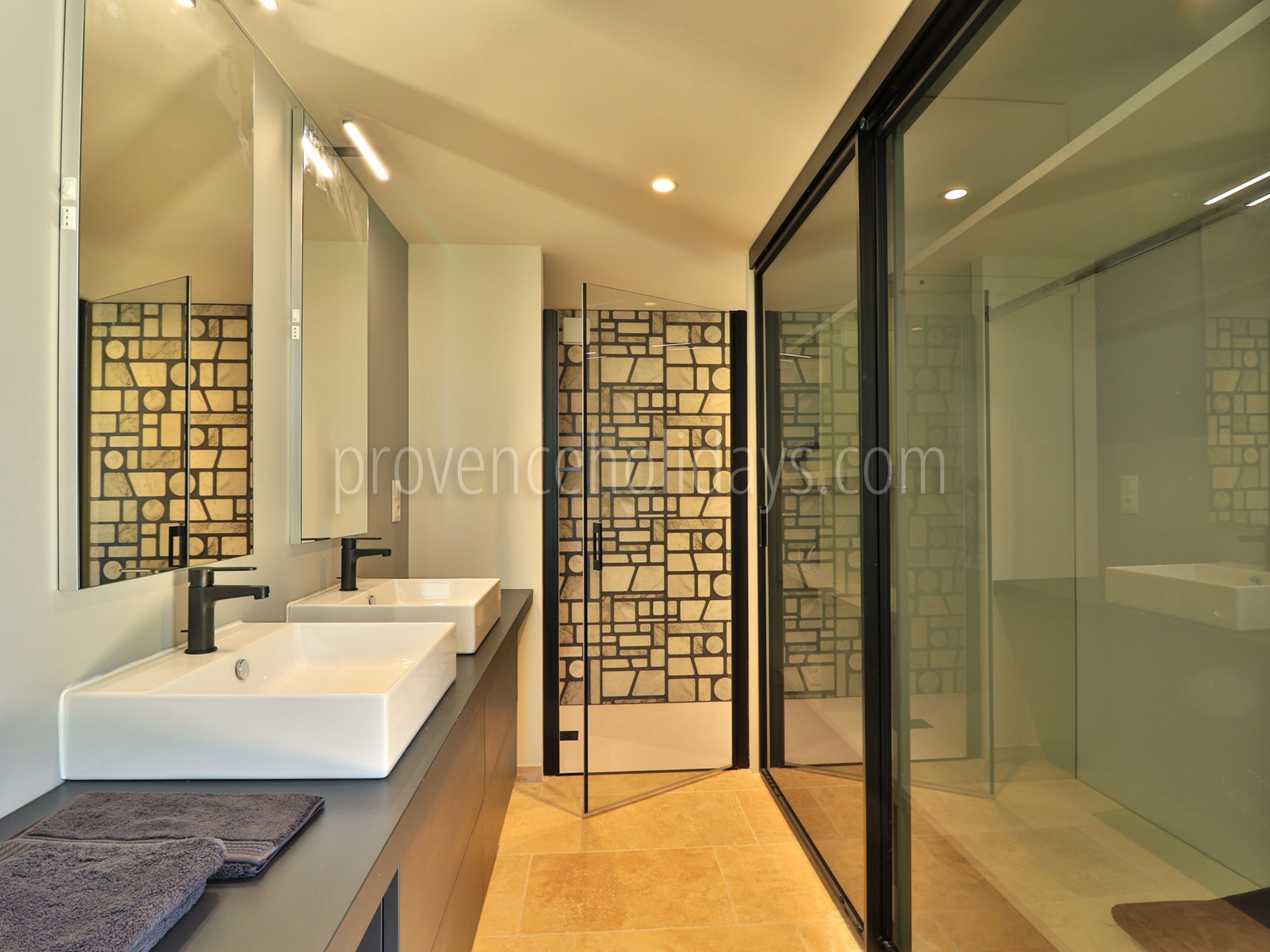 12 - Villa Doreen: Villa: Bathroom