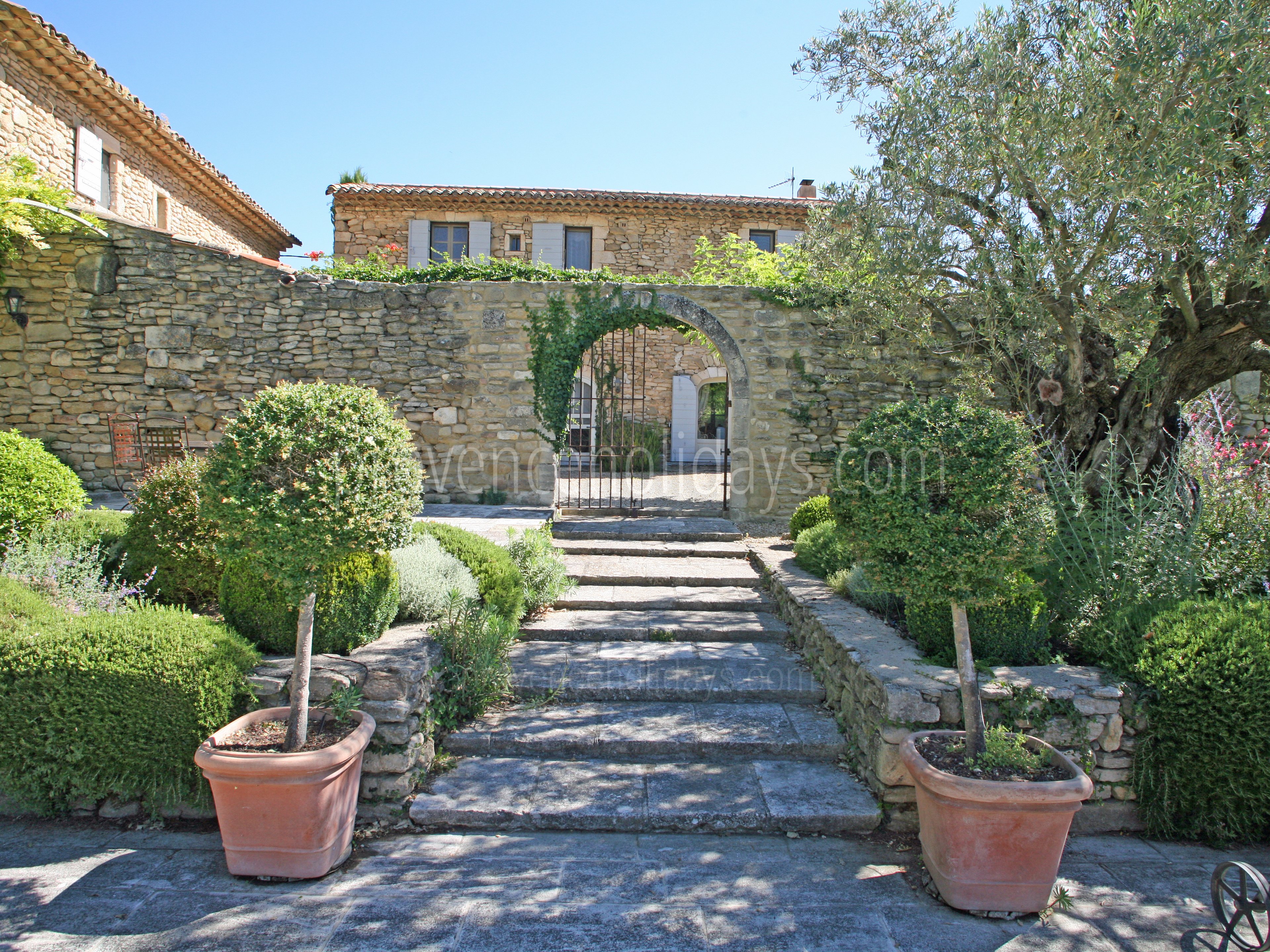 27 - Le Mas des Buis: Villa: Exterior