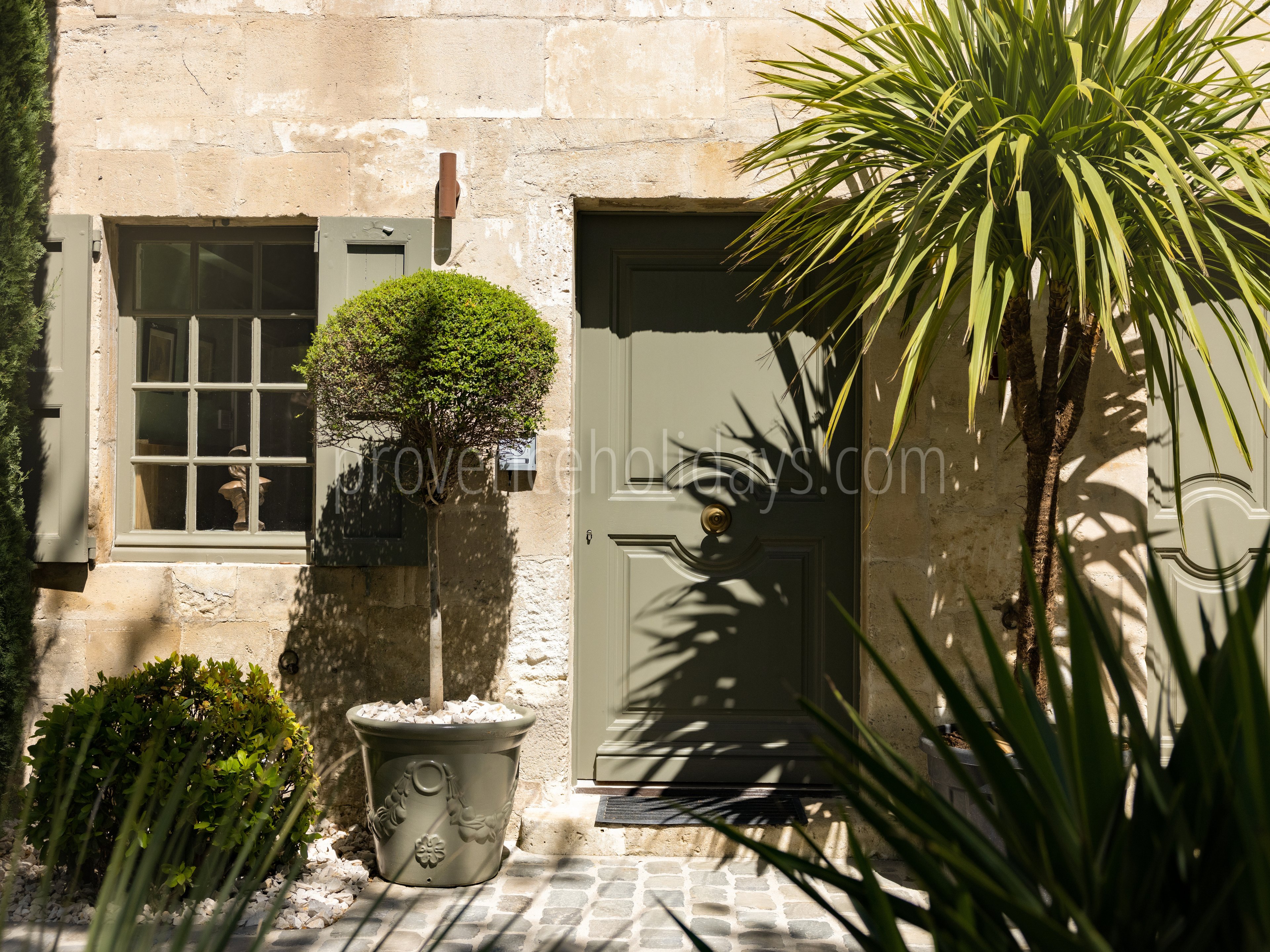 3 - Le Joyau de Paradou: Villa: Exterior