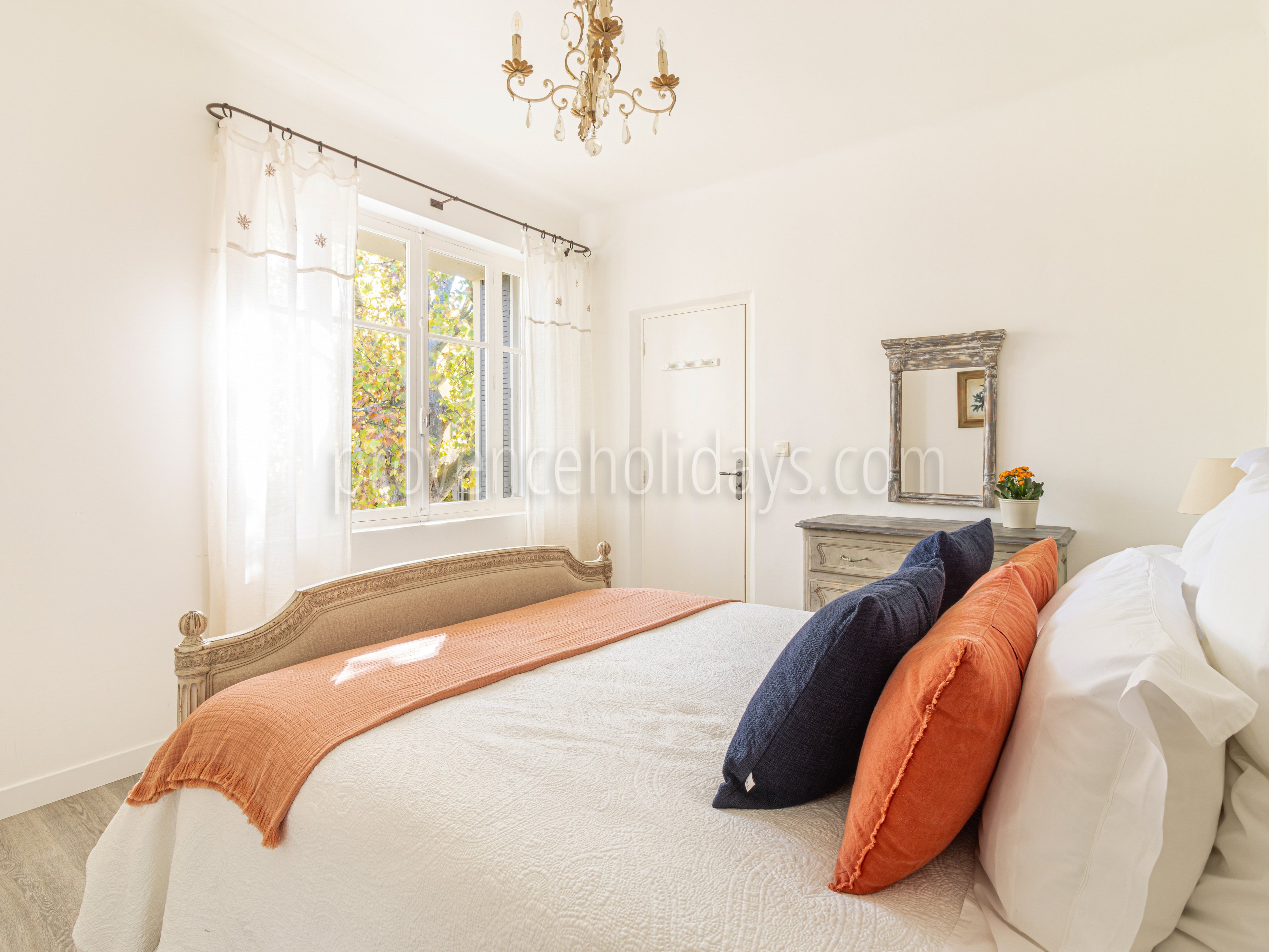 19 - Mas Mollégès: Villa: Bedroom