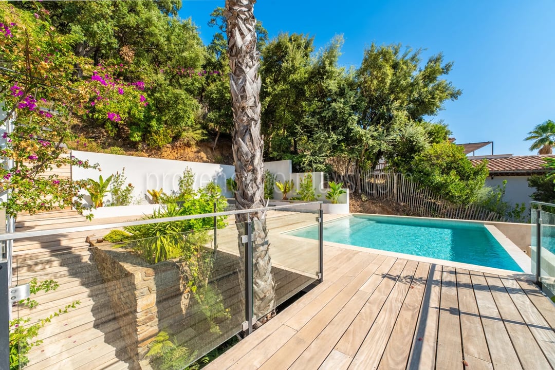 11 - Hedendaagse villa in Cavalaire-sur-Mer: Villa: Pool